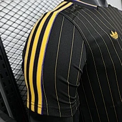 2025-26 Manchester United Casual Shirt - Player Edition view 4
