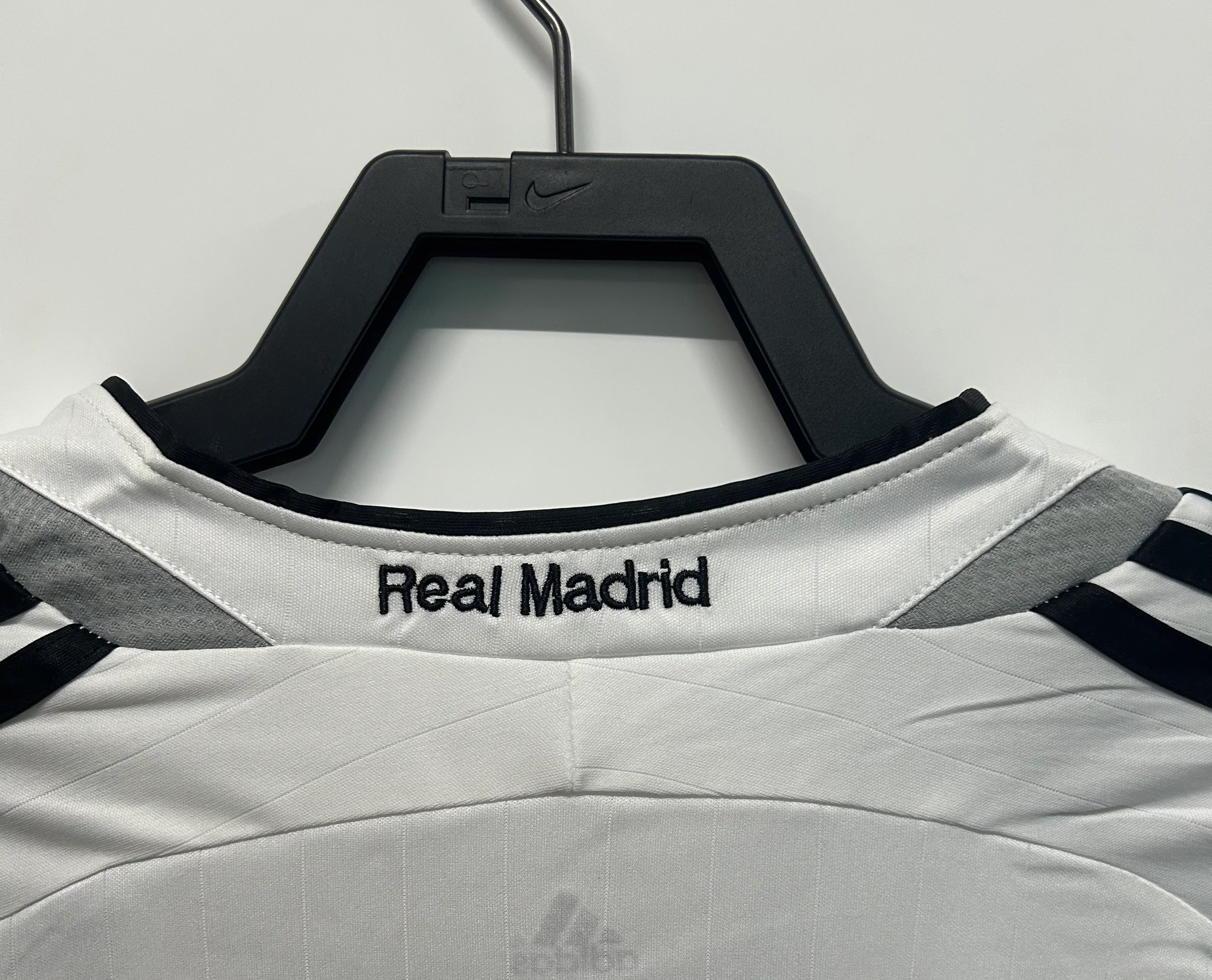 1998-00 Real Madrid Home Retro Jersey view 8