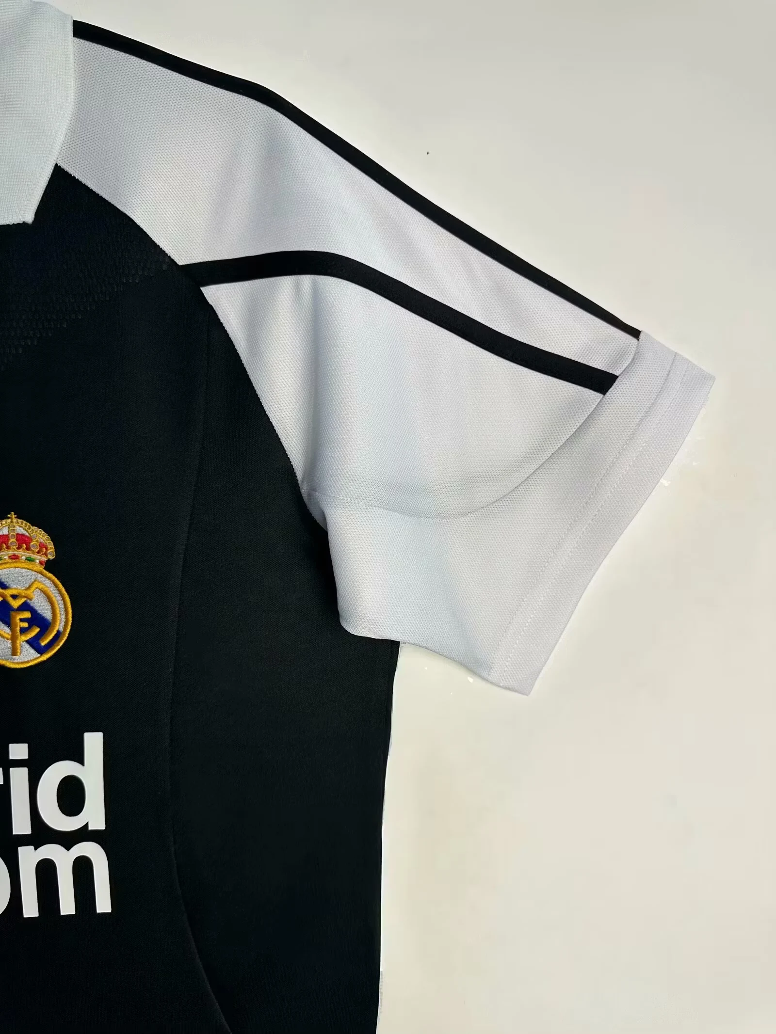 2001-02 Real Madrid Away Retro Jersey view 8