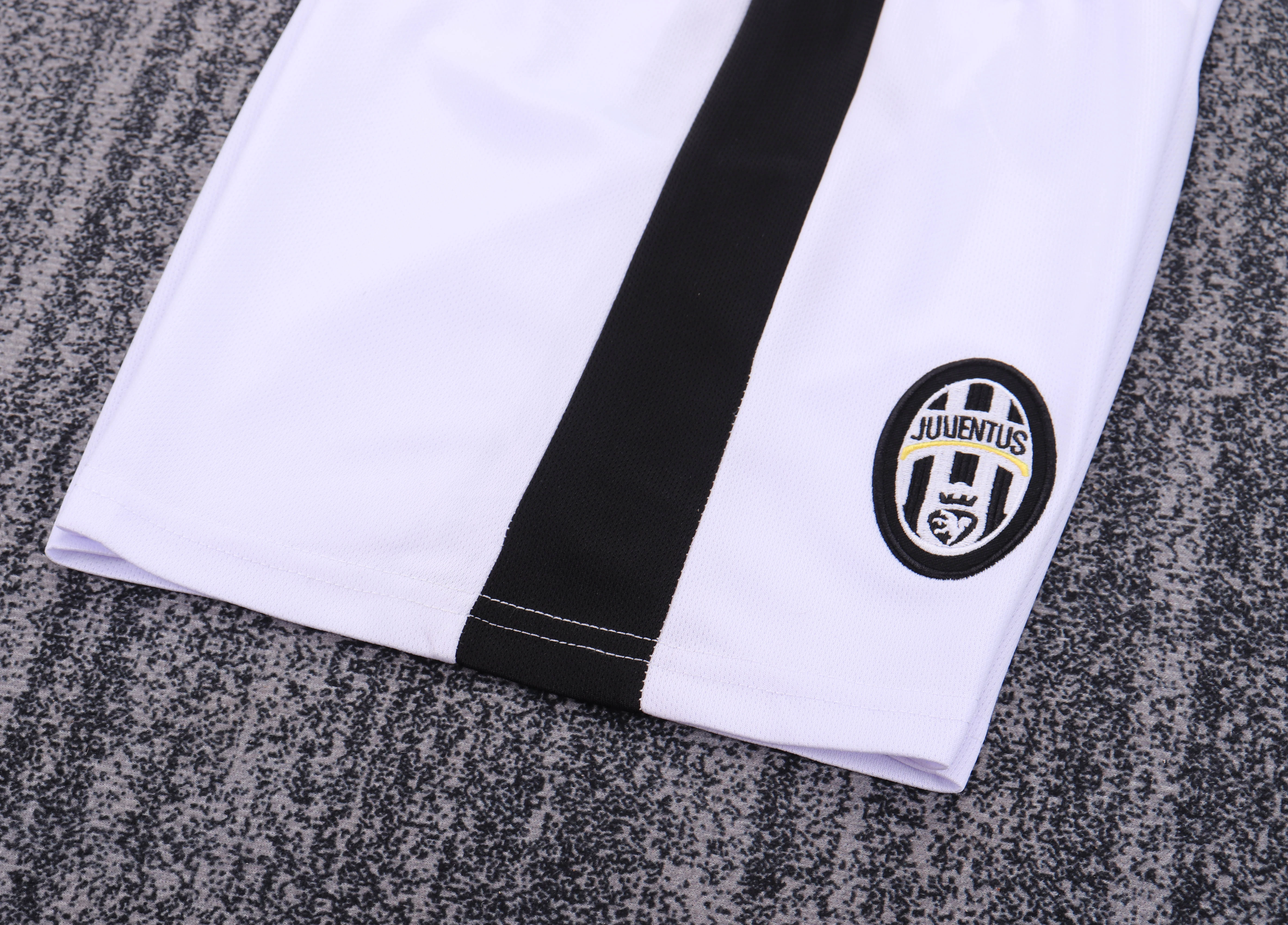 2014-15 Juventus Home Retro Jersey - Children's view 5