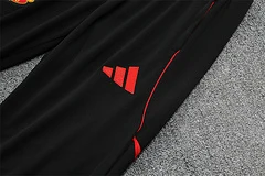 2025-26 Manchester United Red and Black Half-Pull Training Jersey view 4