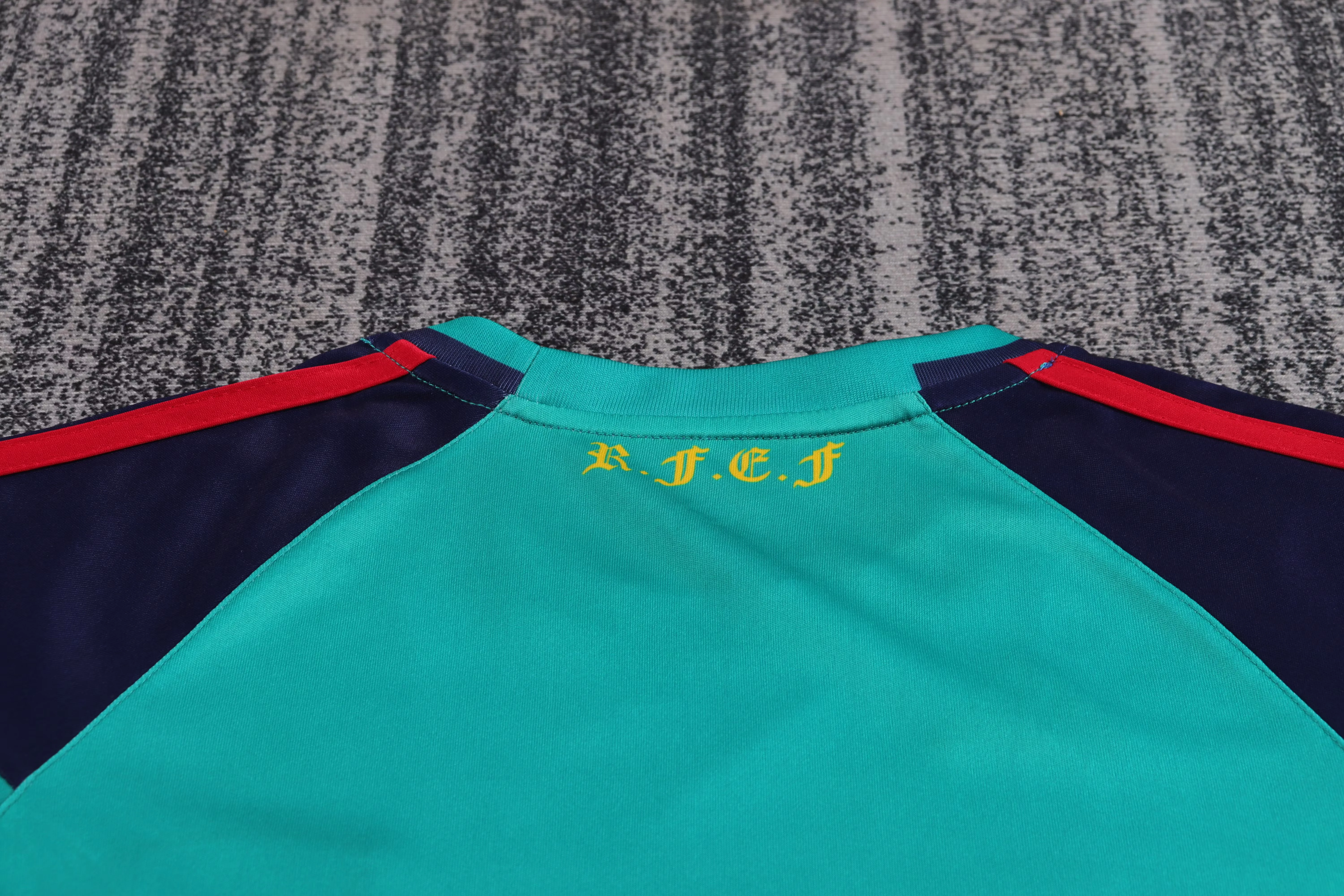 2010 Spain Goalkeeper Retro Jersey - Kids Sizes view 11
