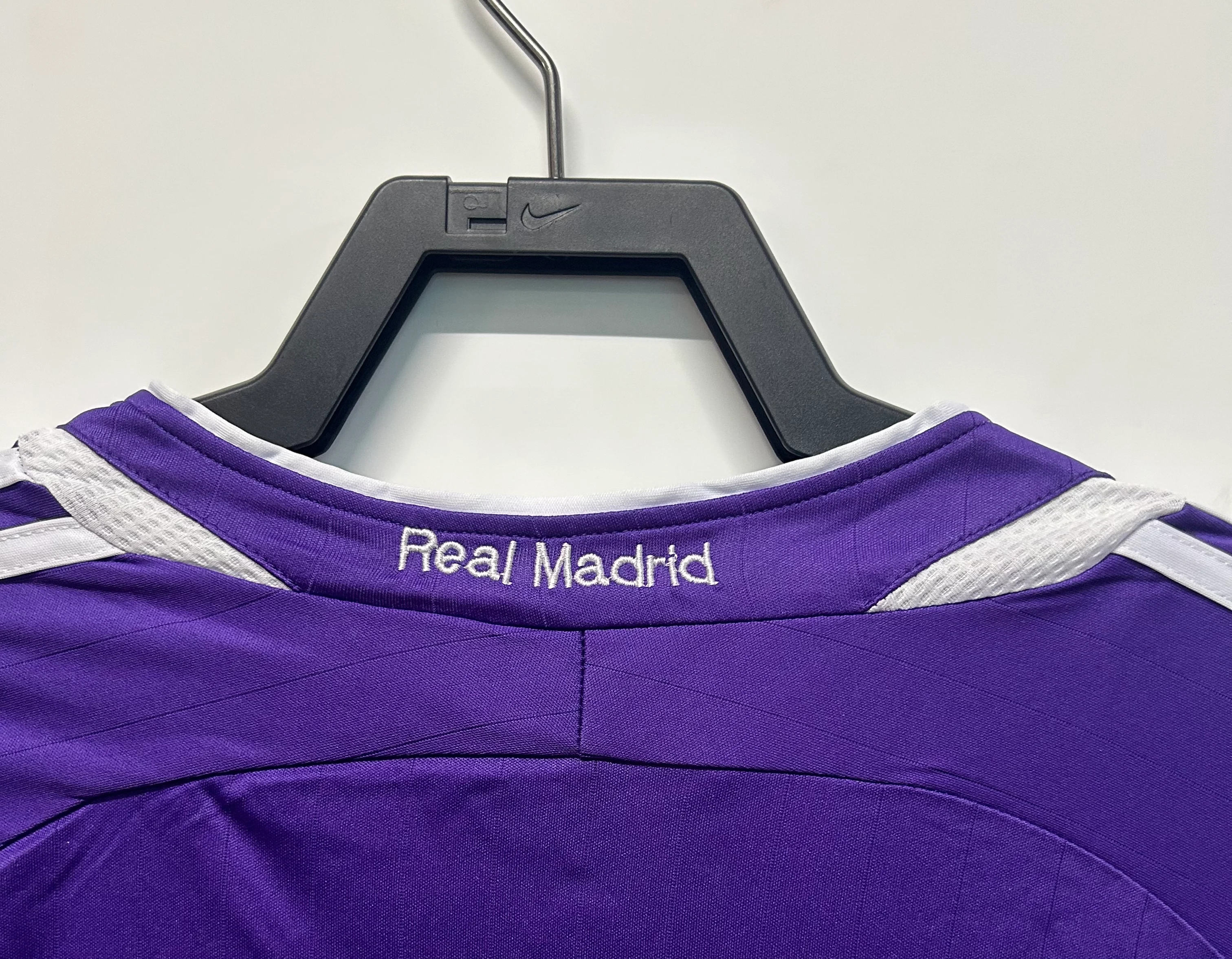 2006-07 Real Madrid Away Retro Jersey view 3