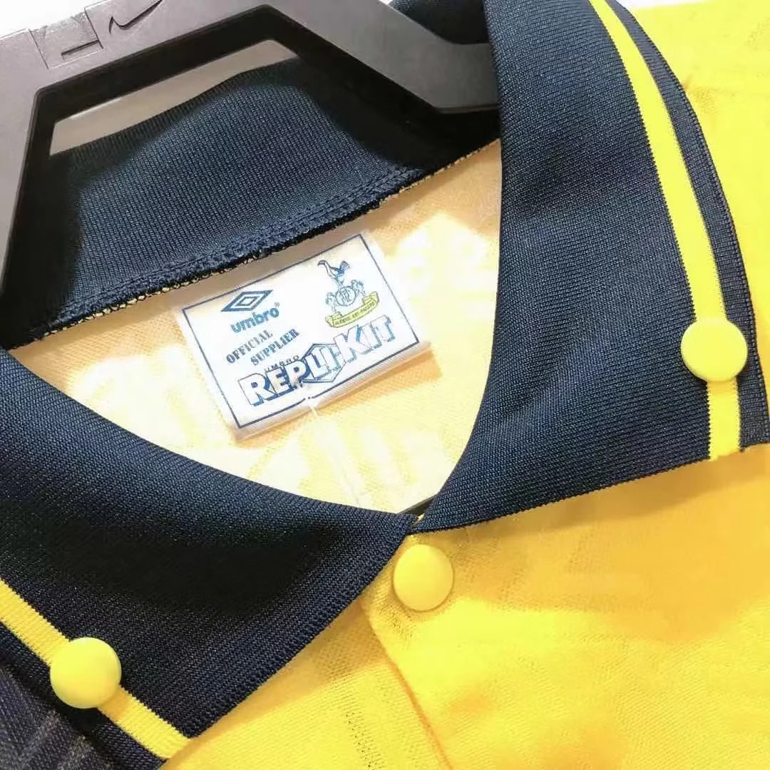 1992-94 Tottenham Hotspur Away Retro Kit view 7