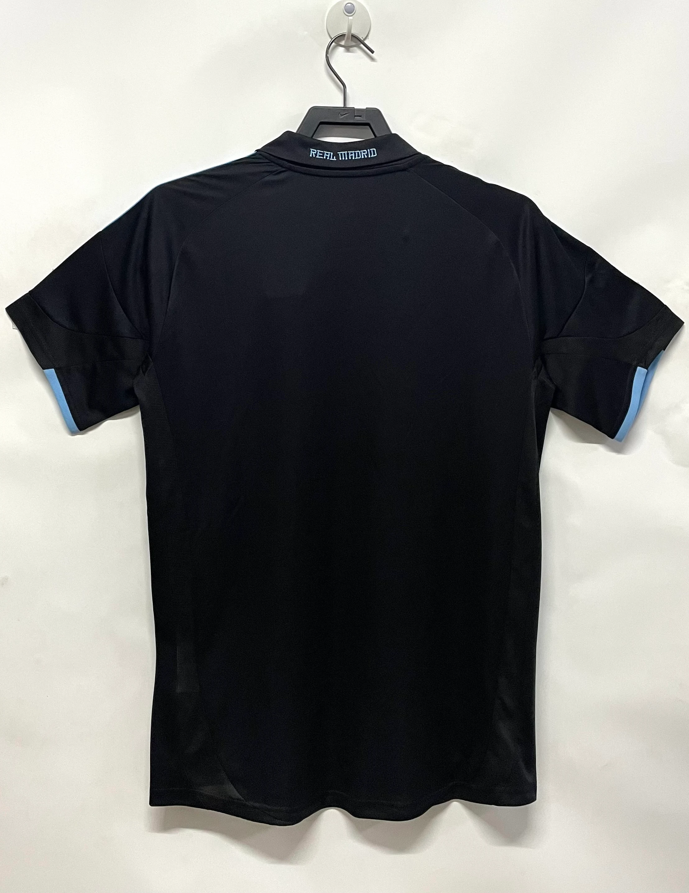 2009-10 Real Madrid Home Retro Jersey view 2