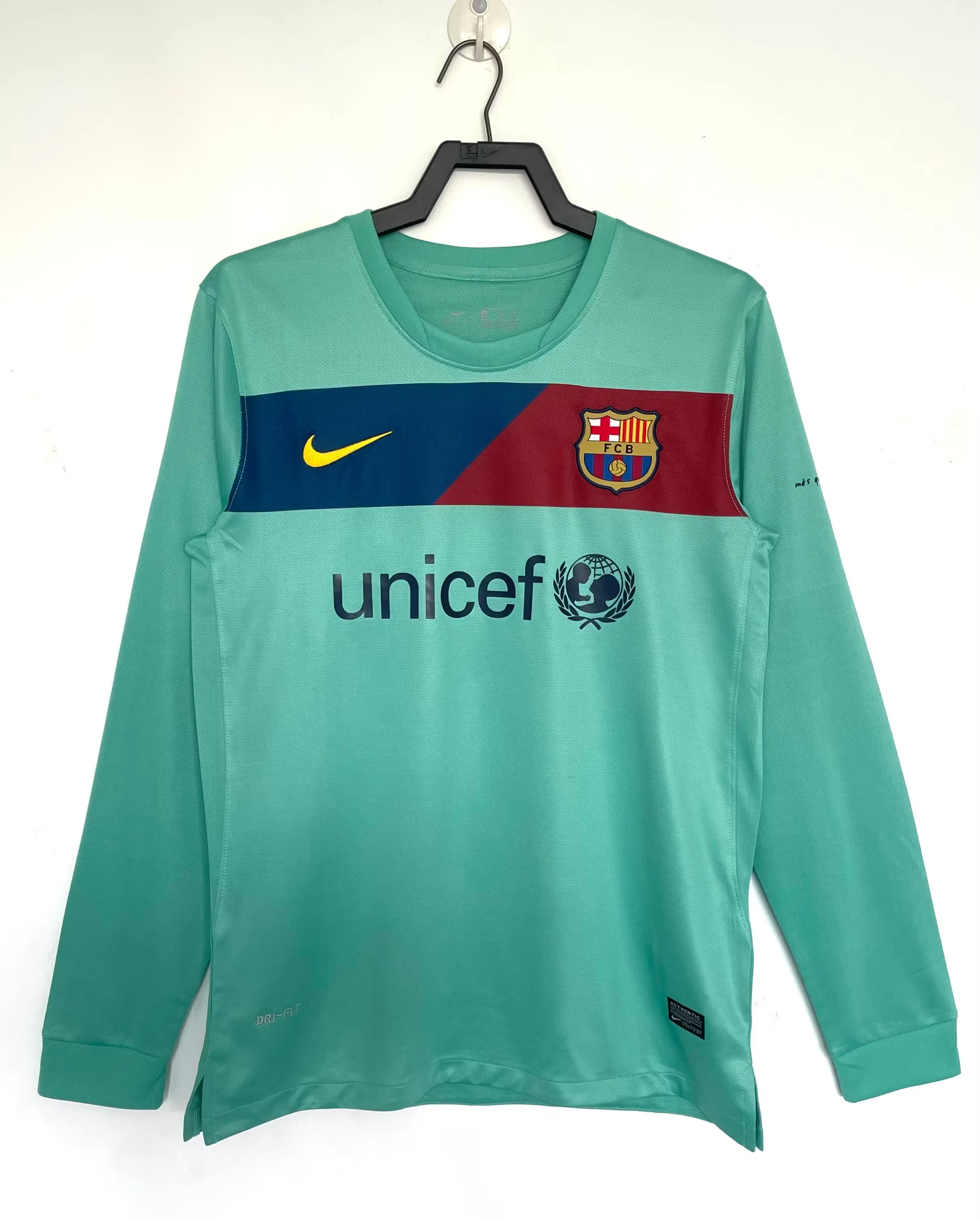 2010-11 Barcelona Away Long-Sleeve Retro Jersey