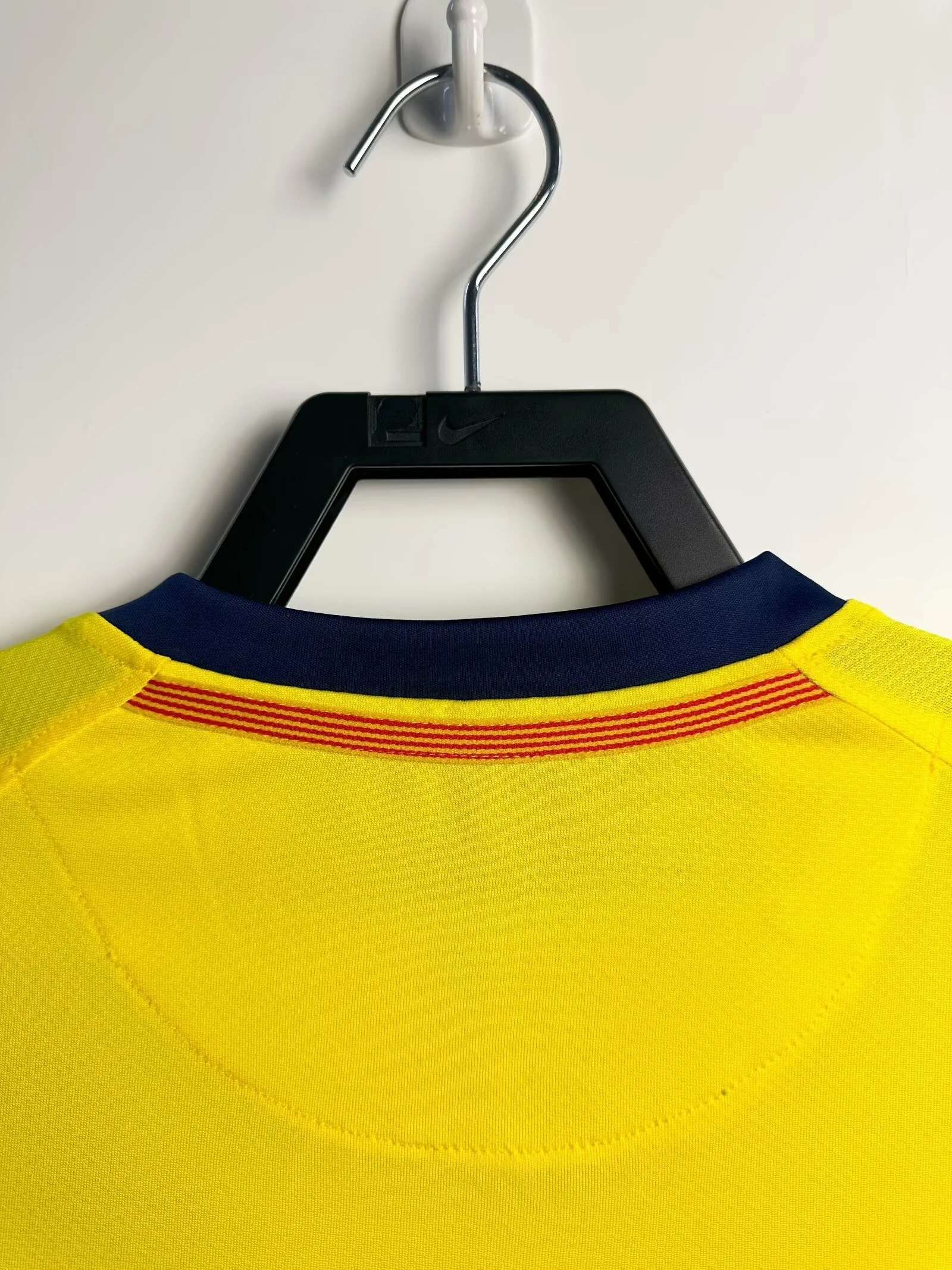 2008-09 Barcelona Away Long Sleeve Retro Jersey view 4