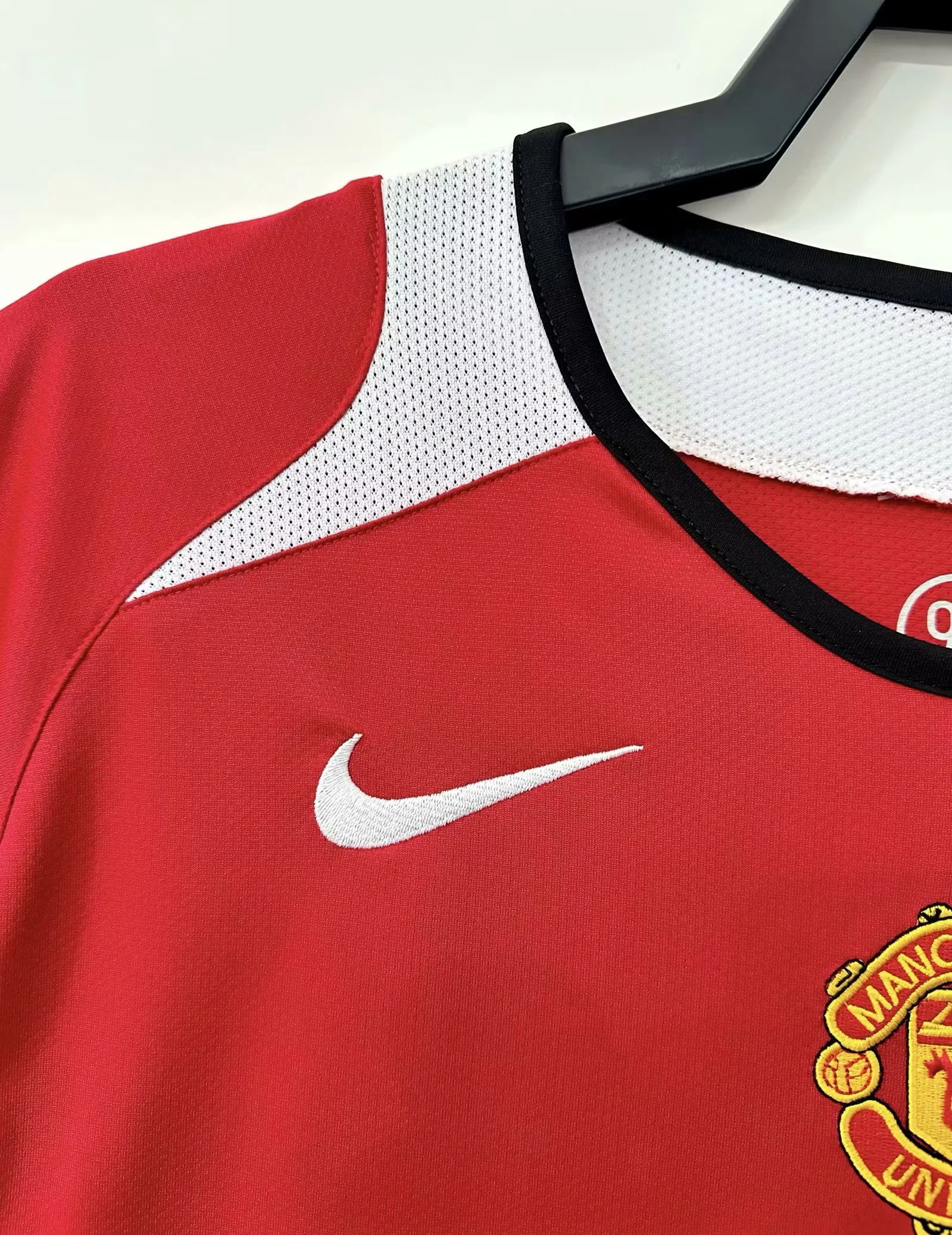 2005-06 Manchester United Home Retro Shirt view 5