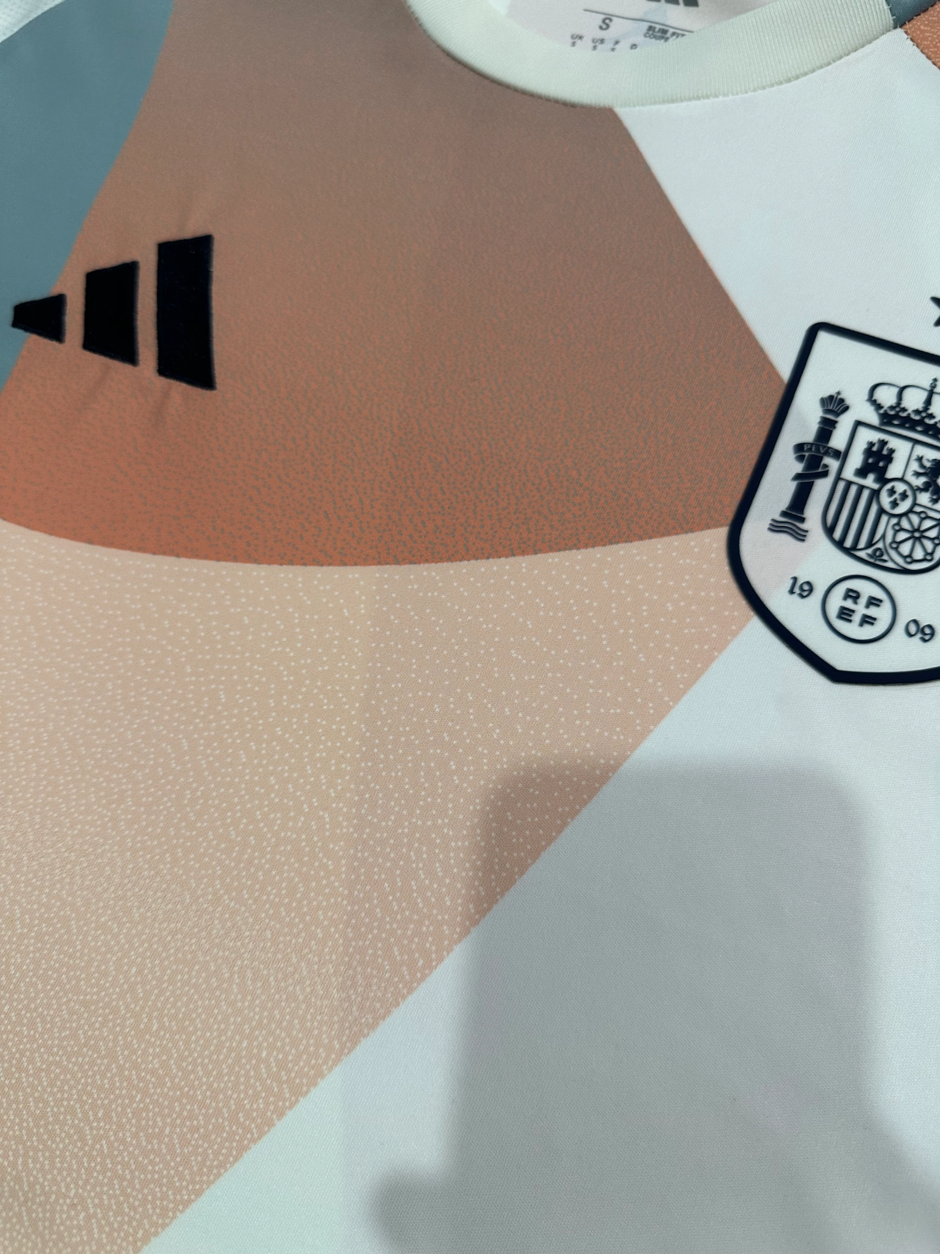 2025-26 Spain Away Kit view 6