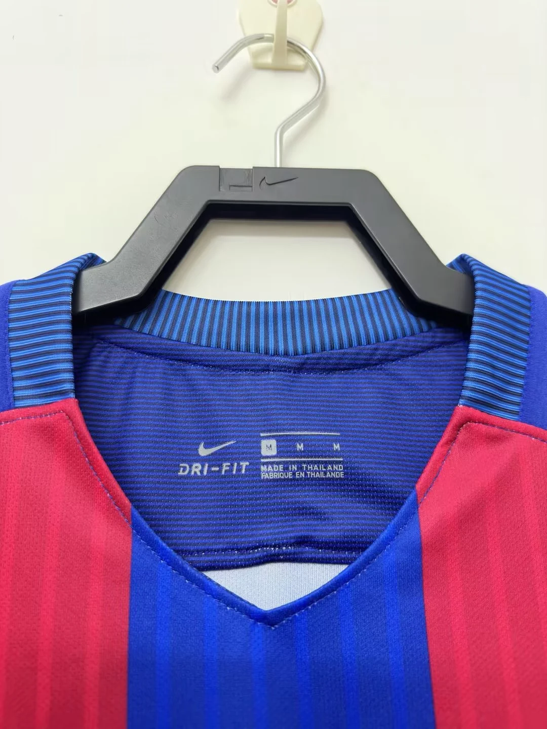 2016-17 Barcelona Home Retro Jersey view 9
