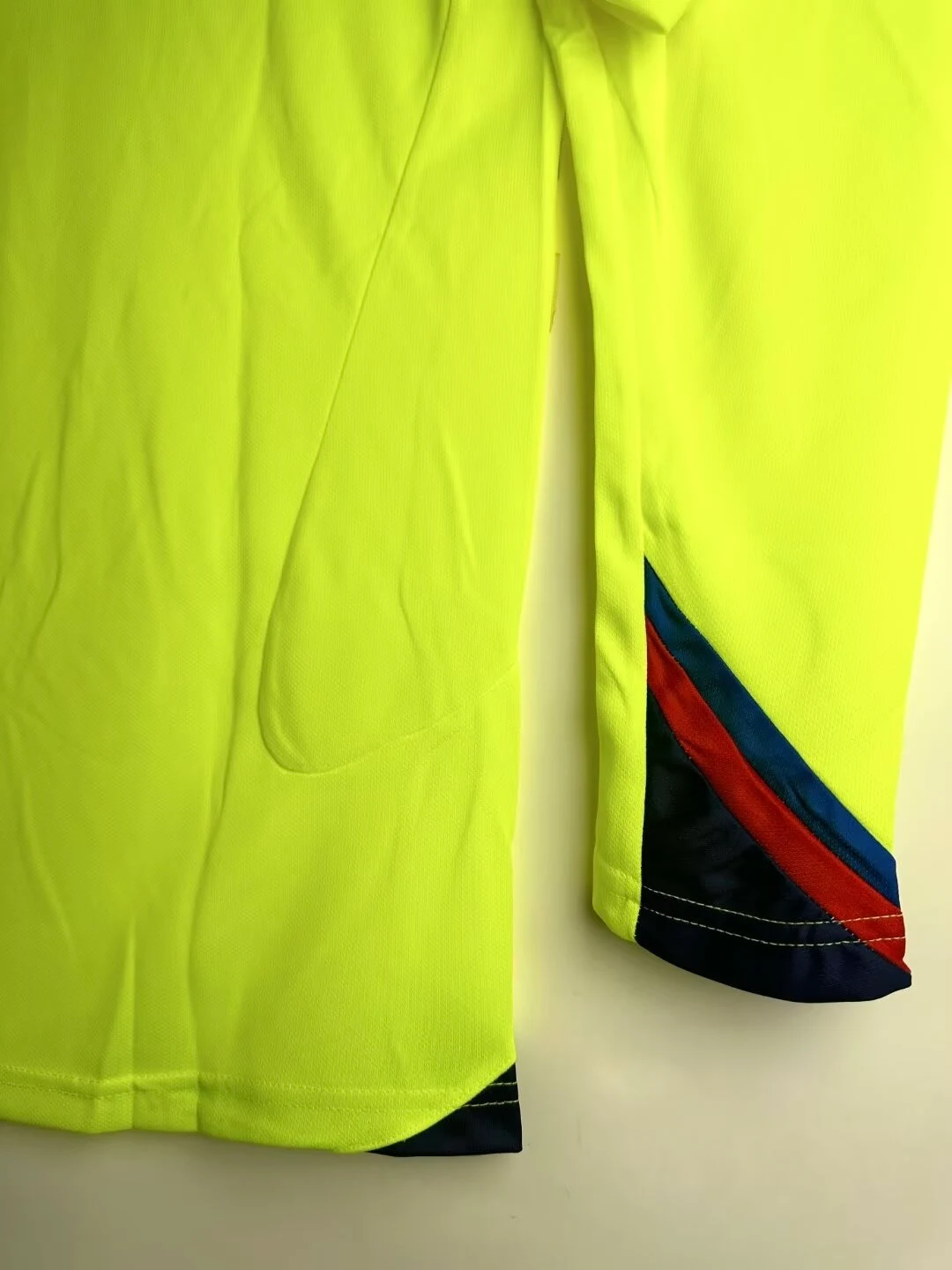 2005-06 Barcelona Away Long Sleeve Retro Jersey view 6