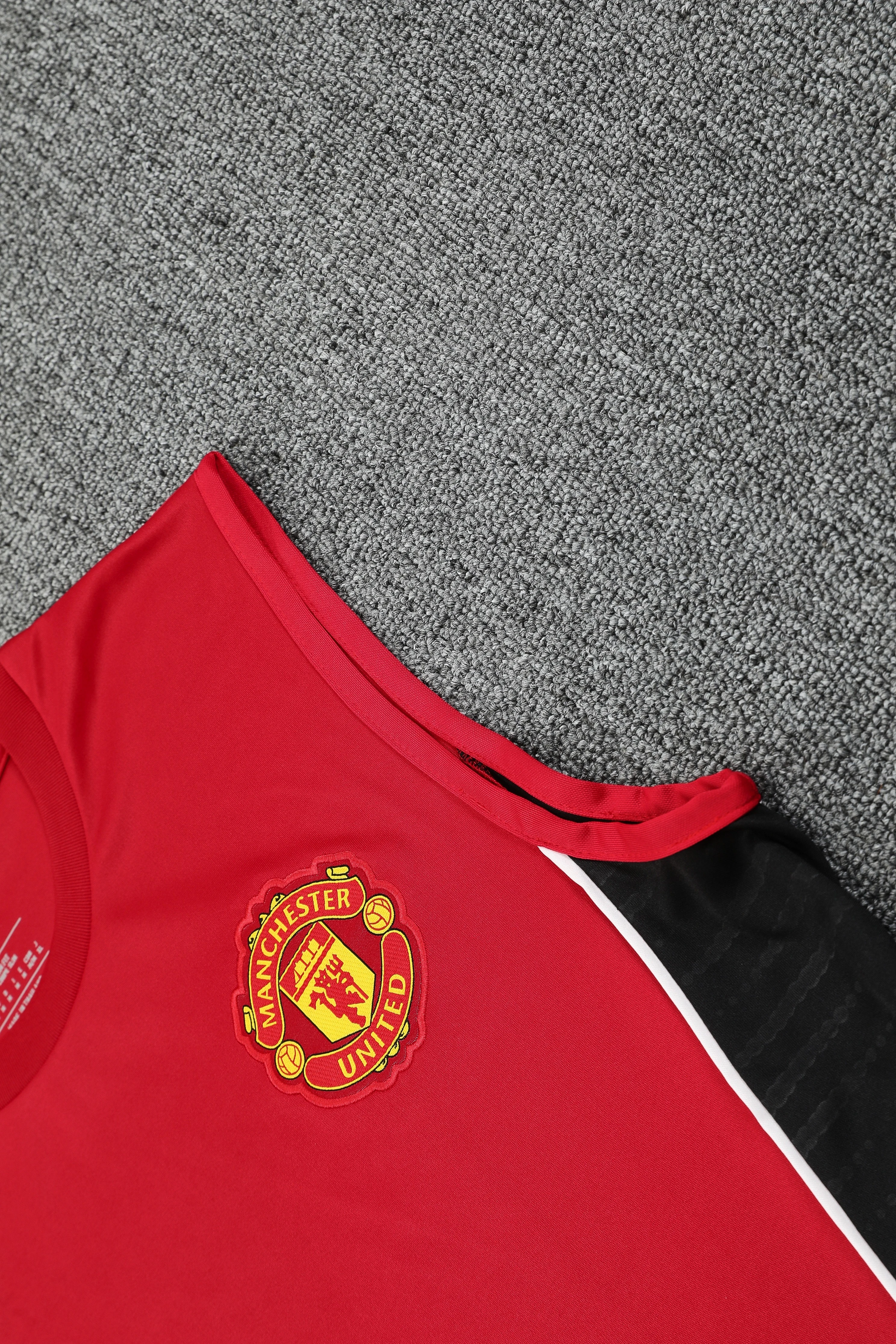 2025-26 Manchester United training vest jersey view 4