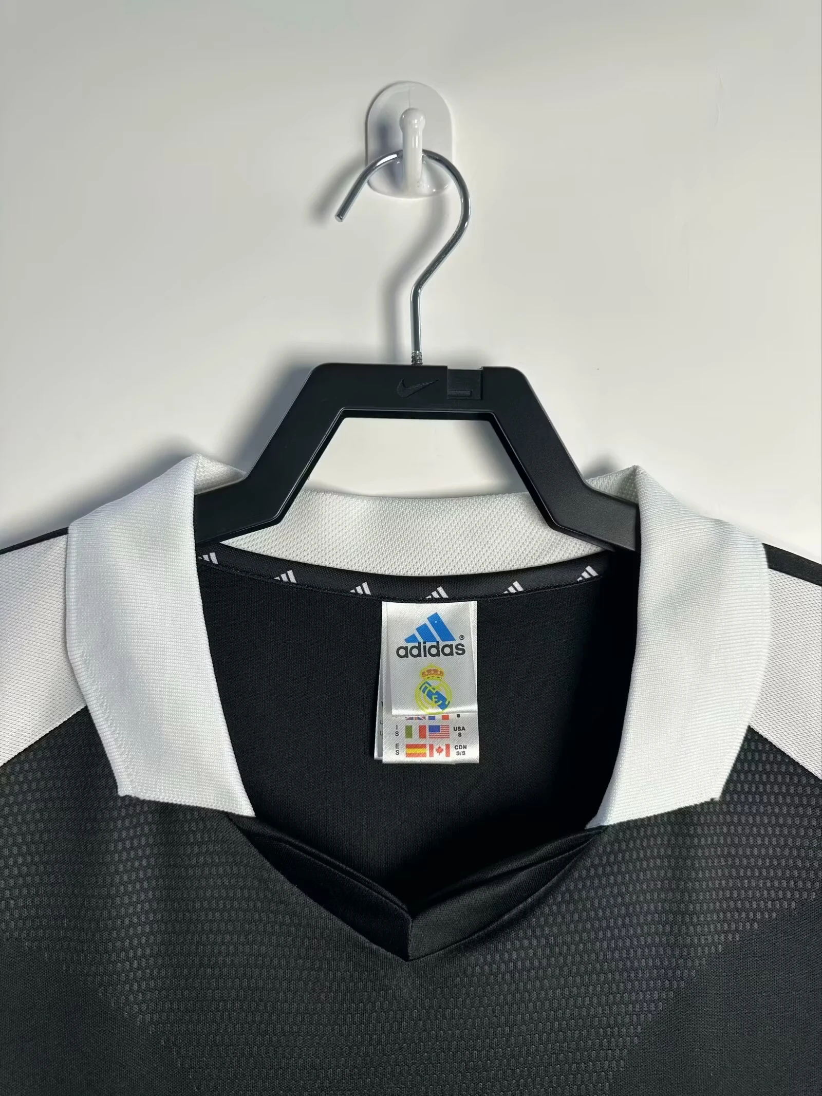 2001-02 Real Madrid Away Retro Jersey view 7