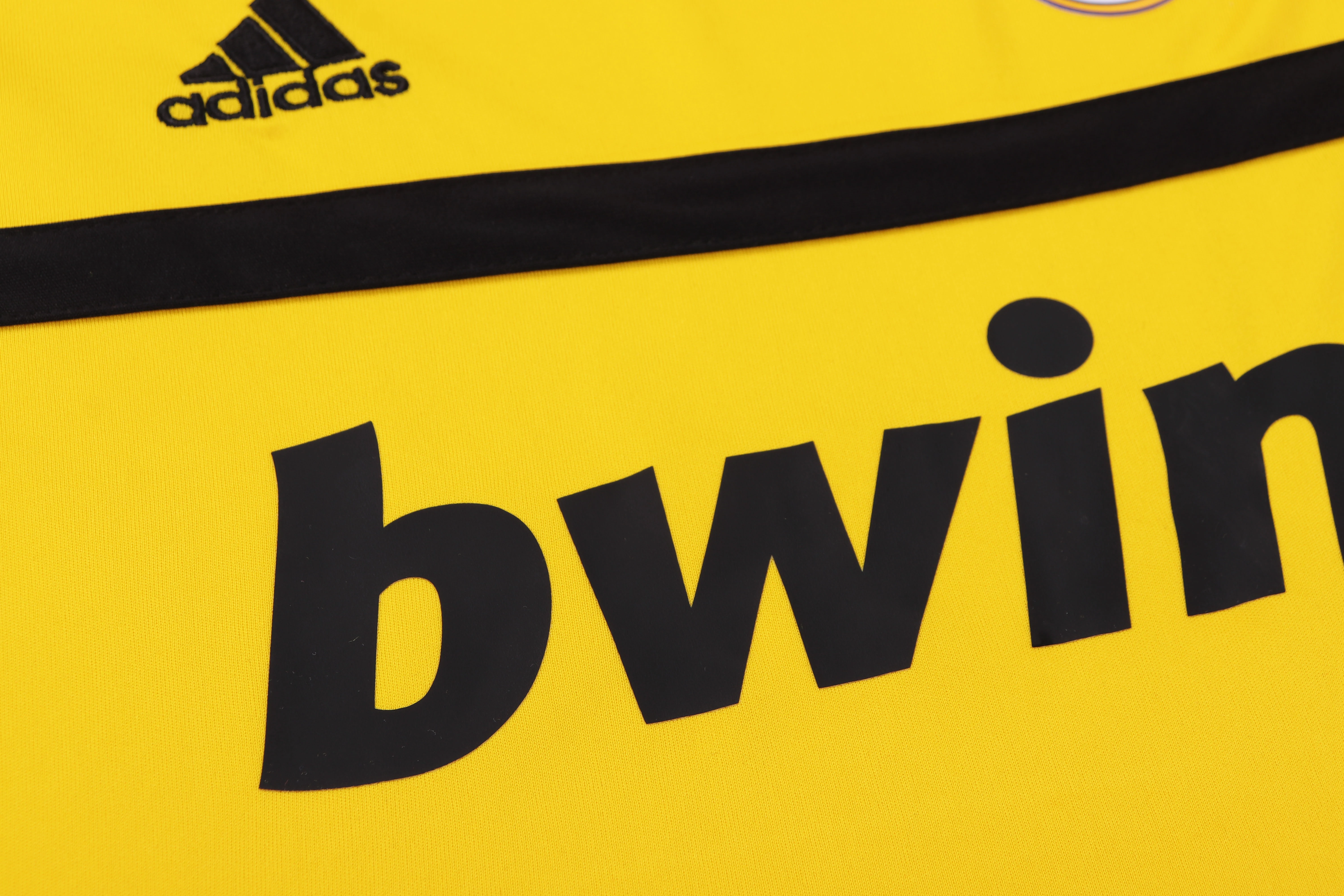 2011-12 Real Madrid Yellow Goalkeeper Retro Shirt - Kids view 12