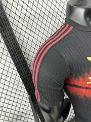 2025-26 Manchester United Training Shirt - Players view 8