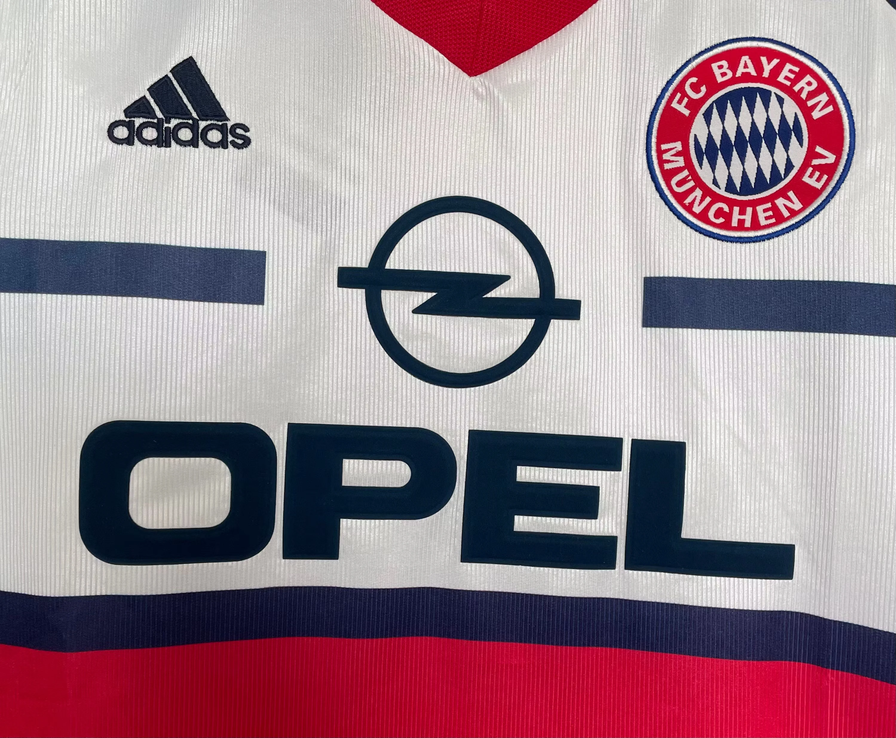 1998-00 Bayern away retro jersey view 4