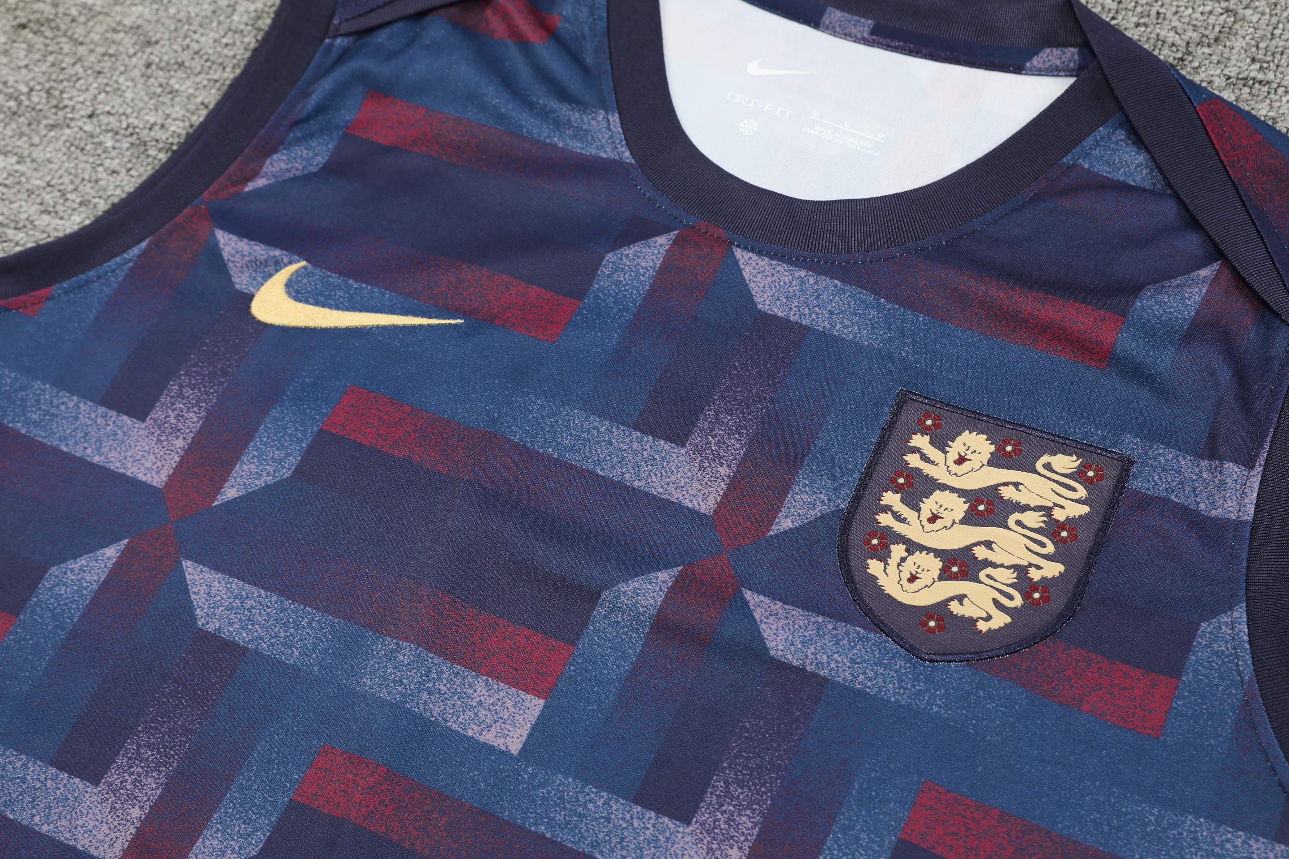 2024-25 England training vest view 4