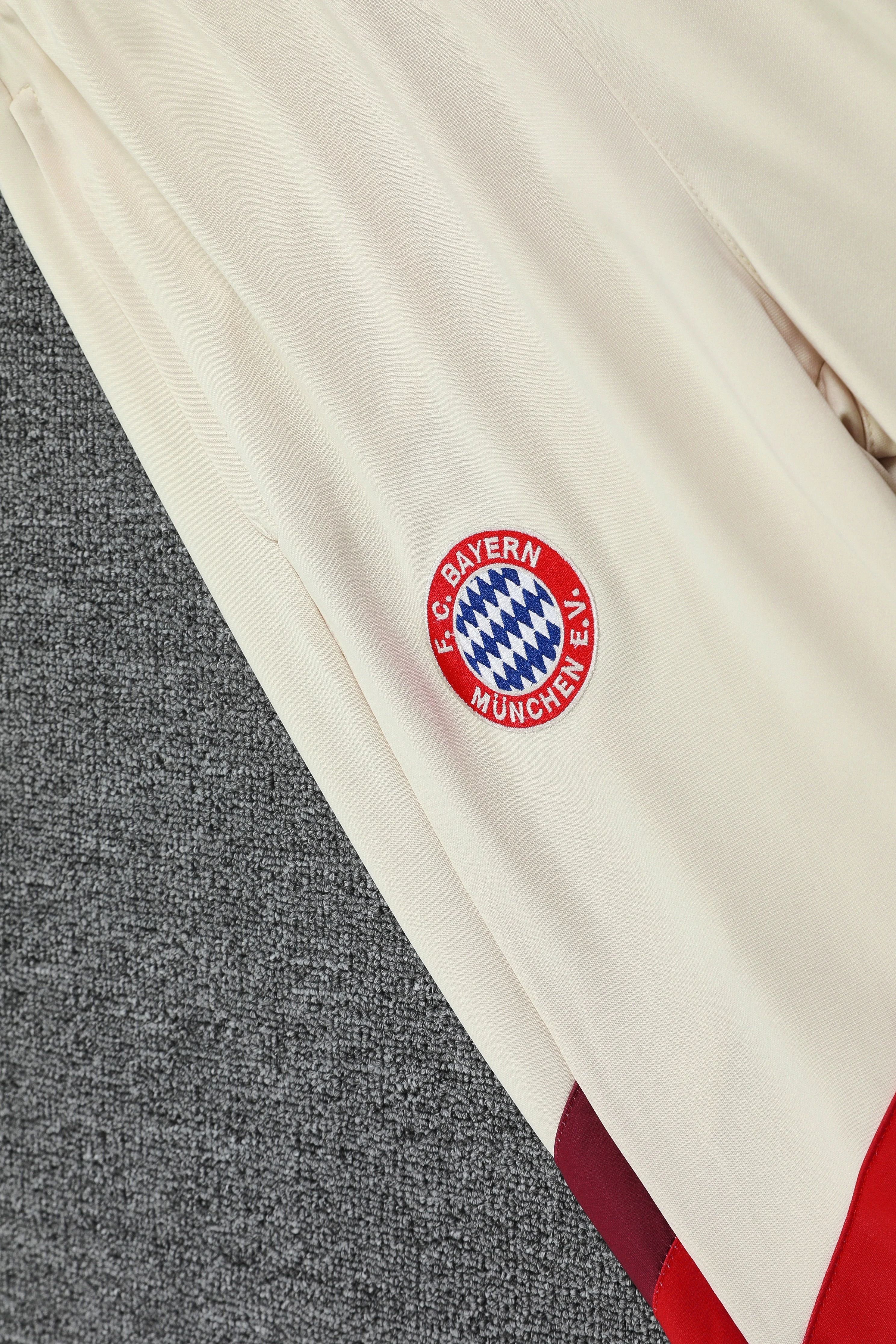 2025-26 Bayern Munich off-white training hooded jersey view 9