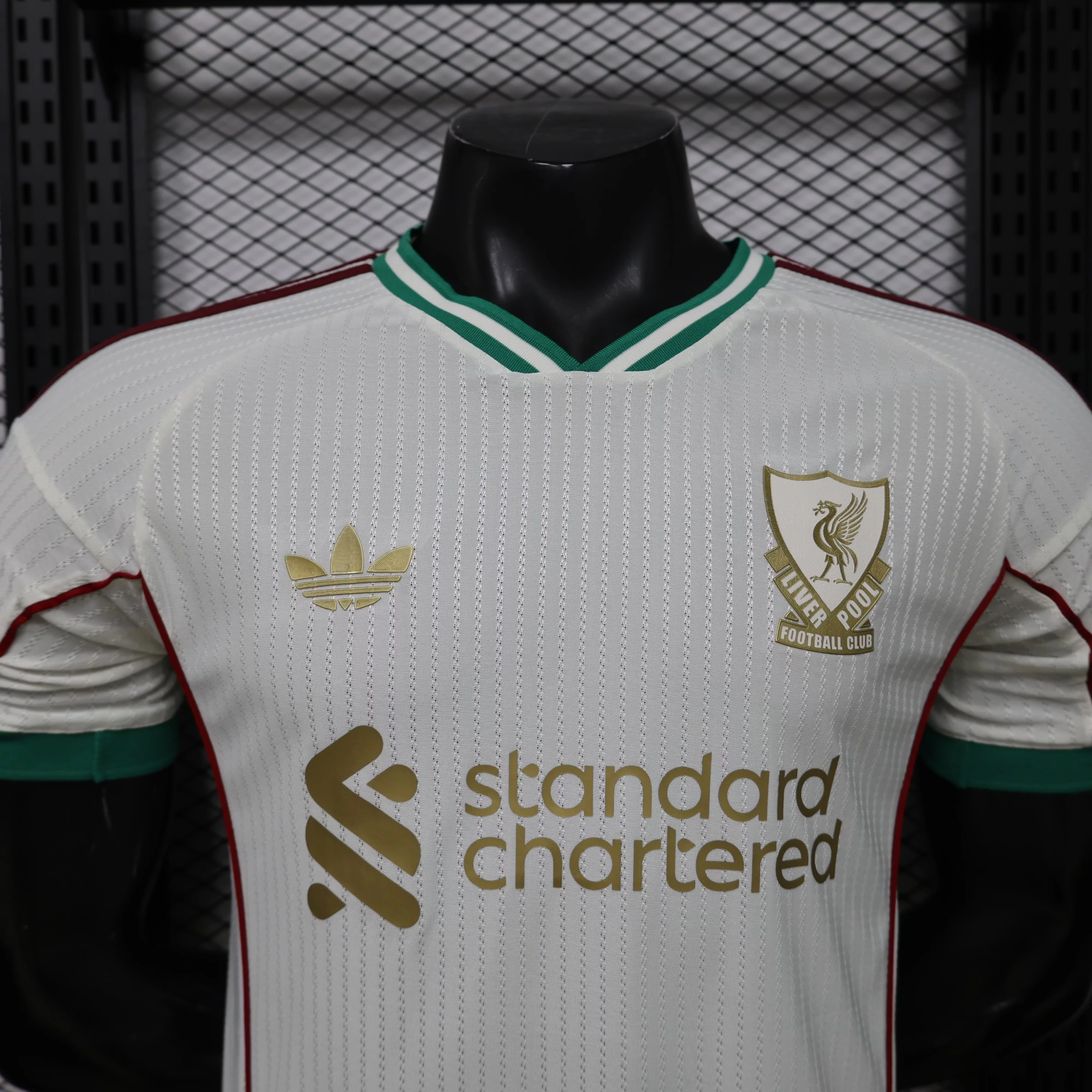 2025-26 Liverpool Retro Casual Jersey view 3