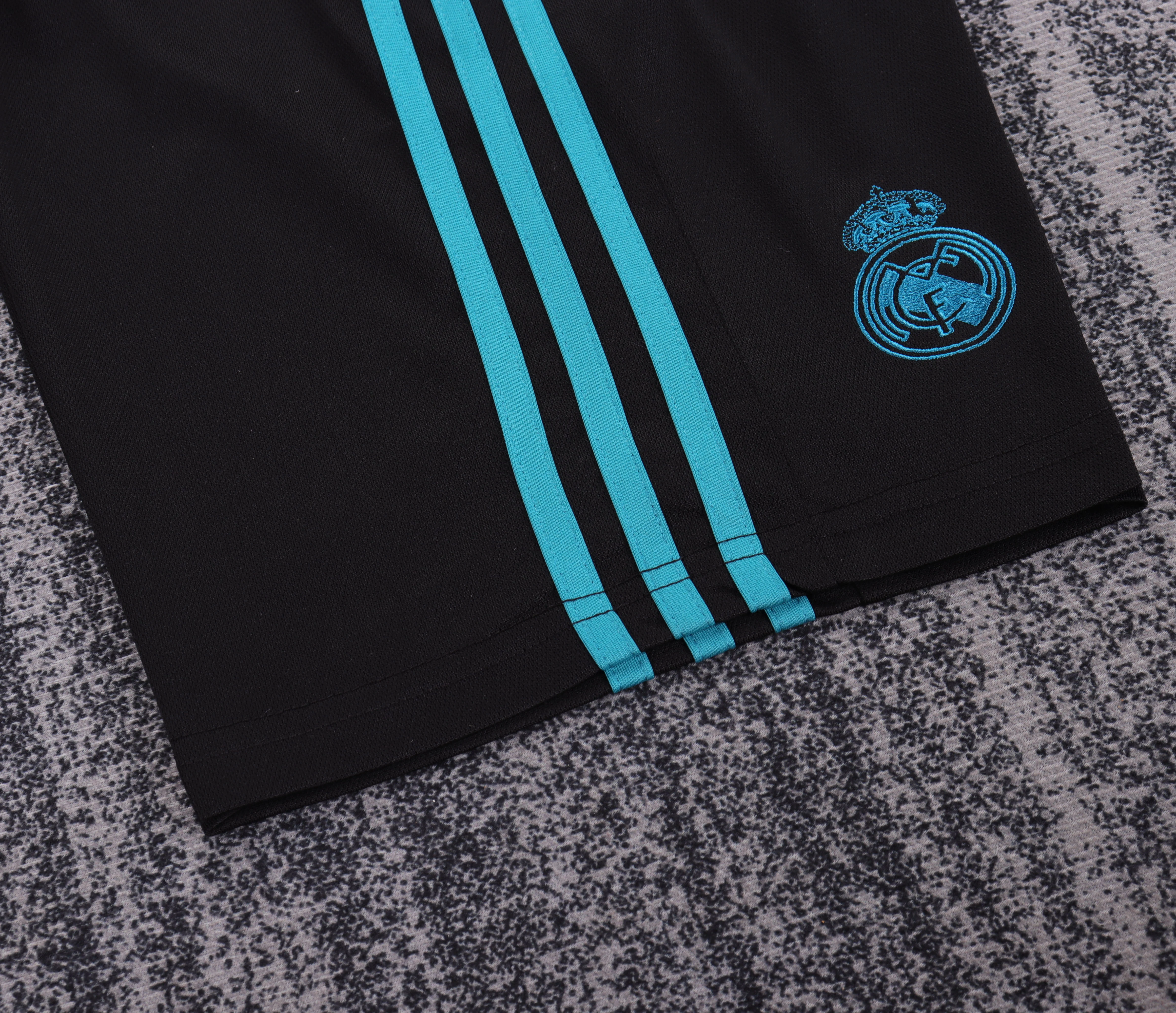 2017-18 Real Madrid Away Retro Shirt - Kids Sizes view 15