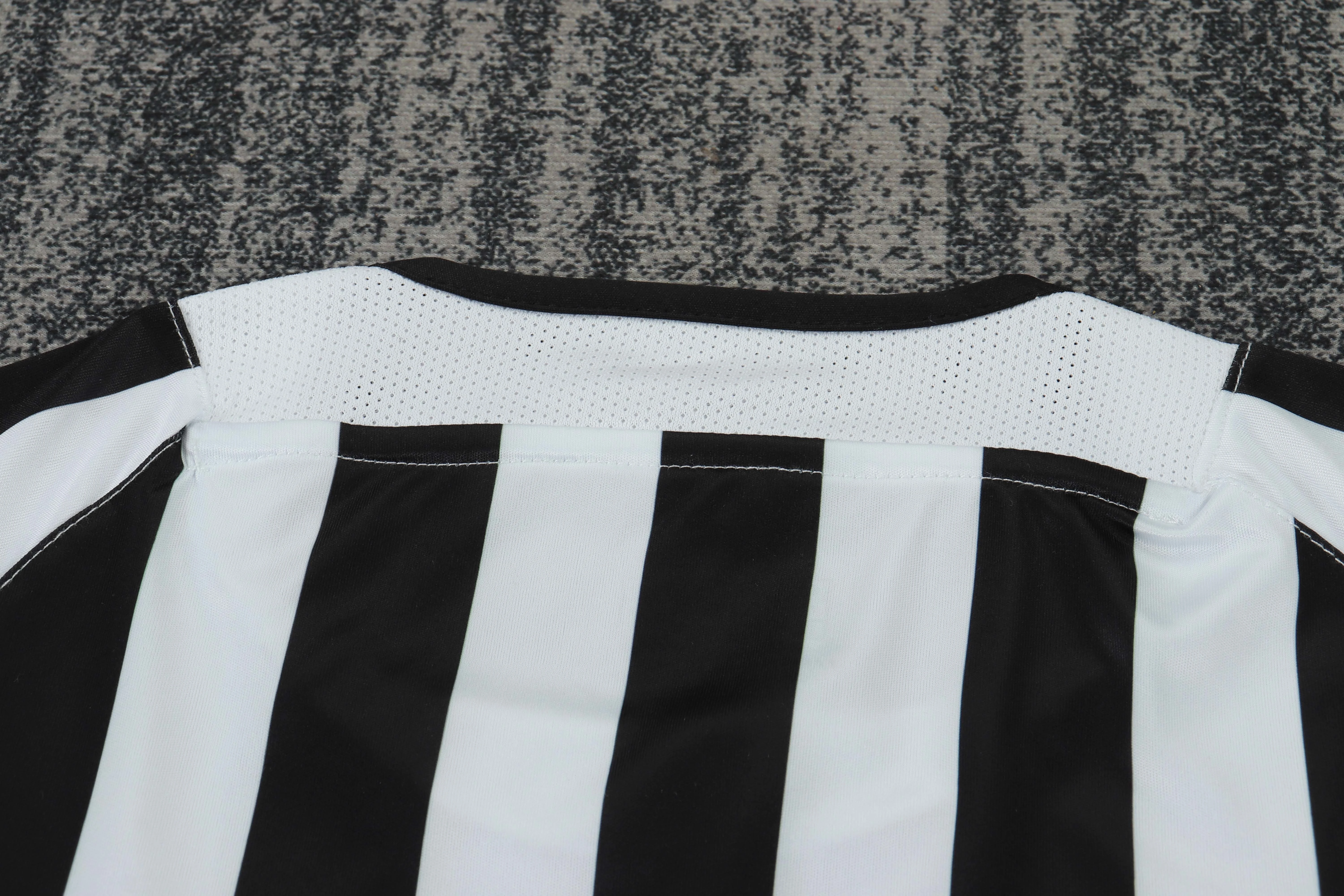 2003-04 Juventus Home Retro Jersey - Children's view 5