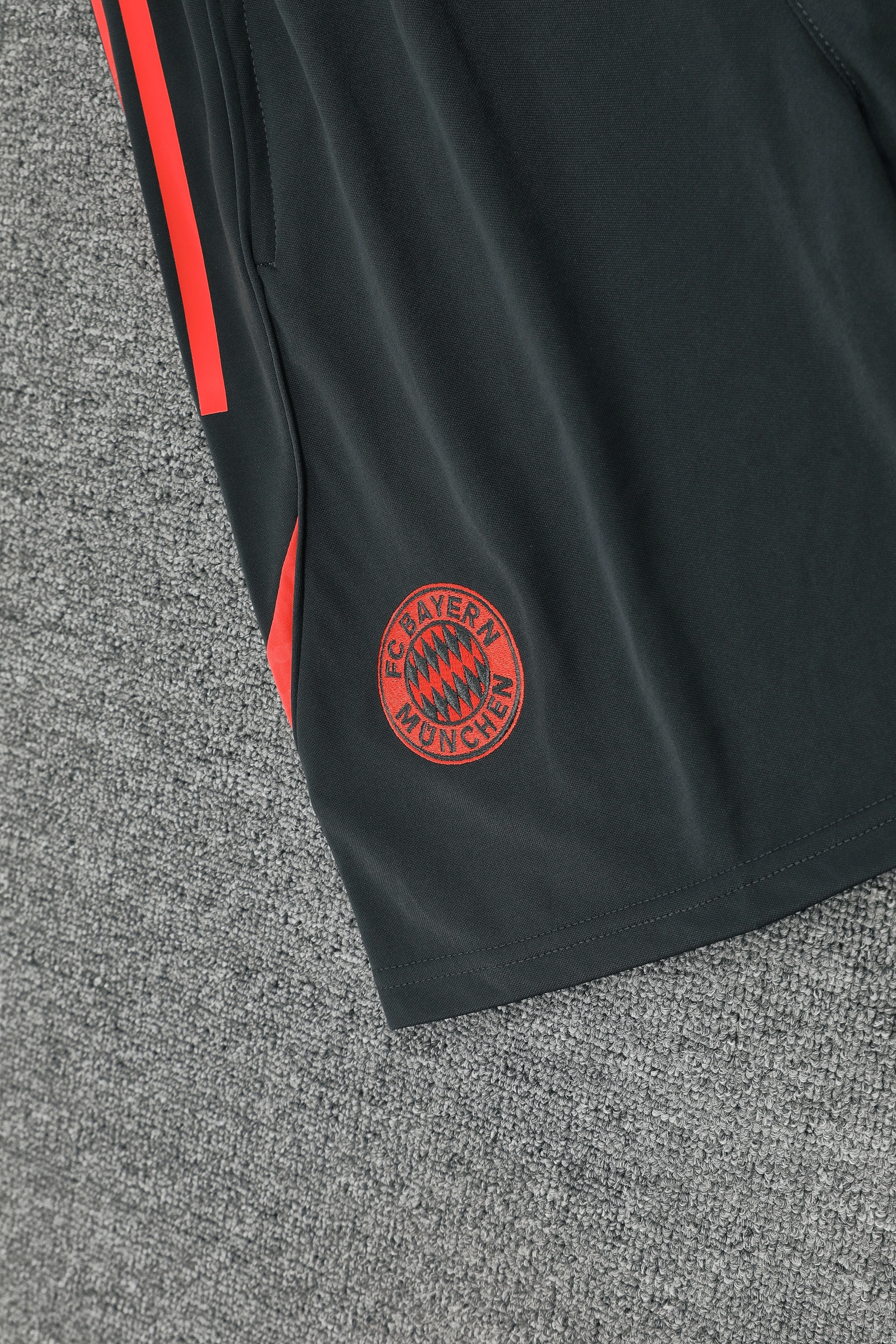 2025-26 Bayern Munich training vest jersey view 4