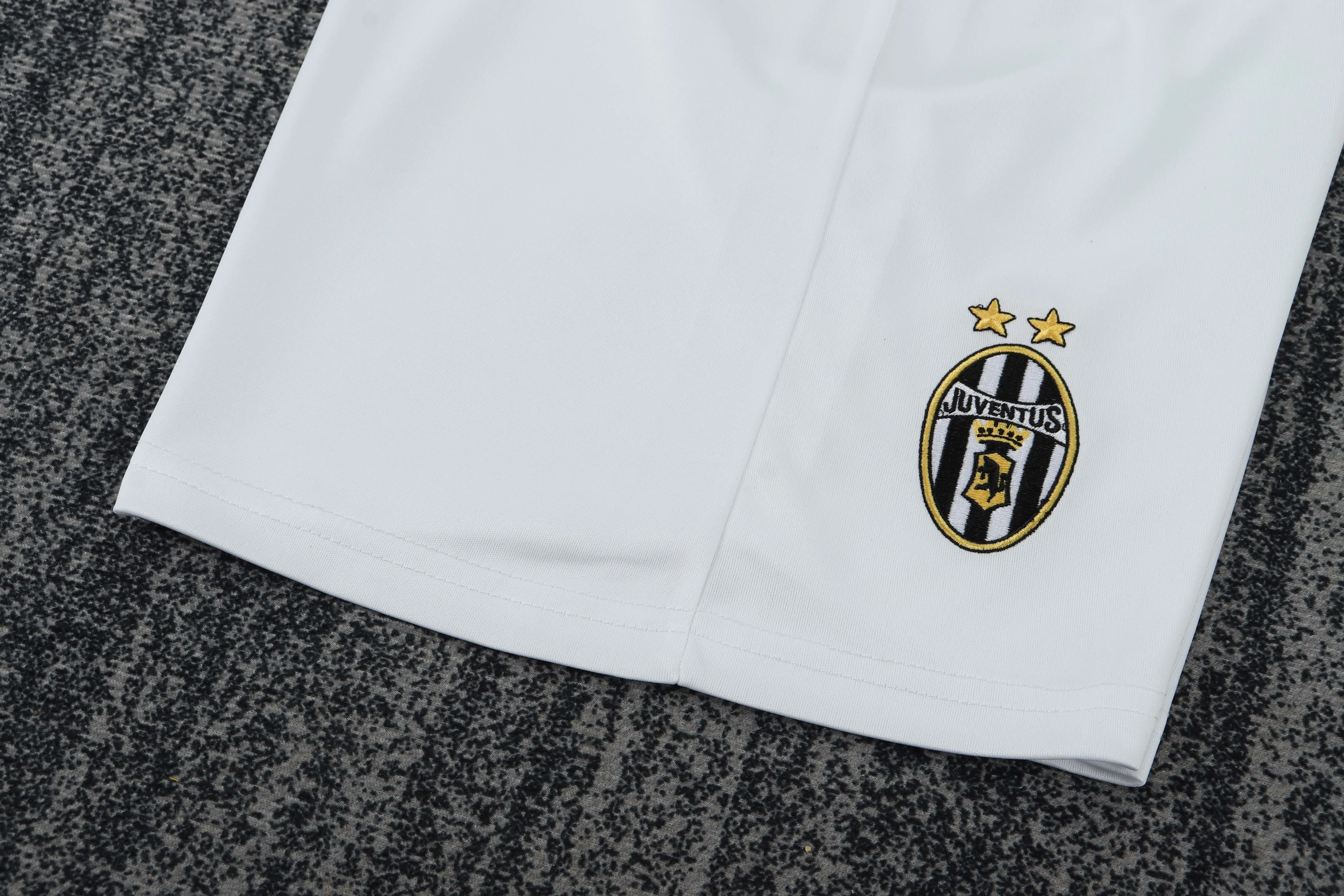 2003-04 Juventus Home Retro Jersey - Children's view 9