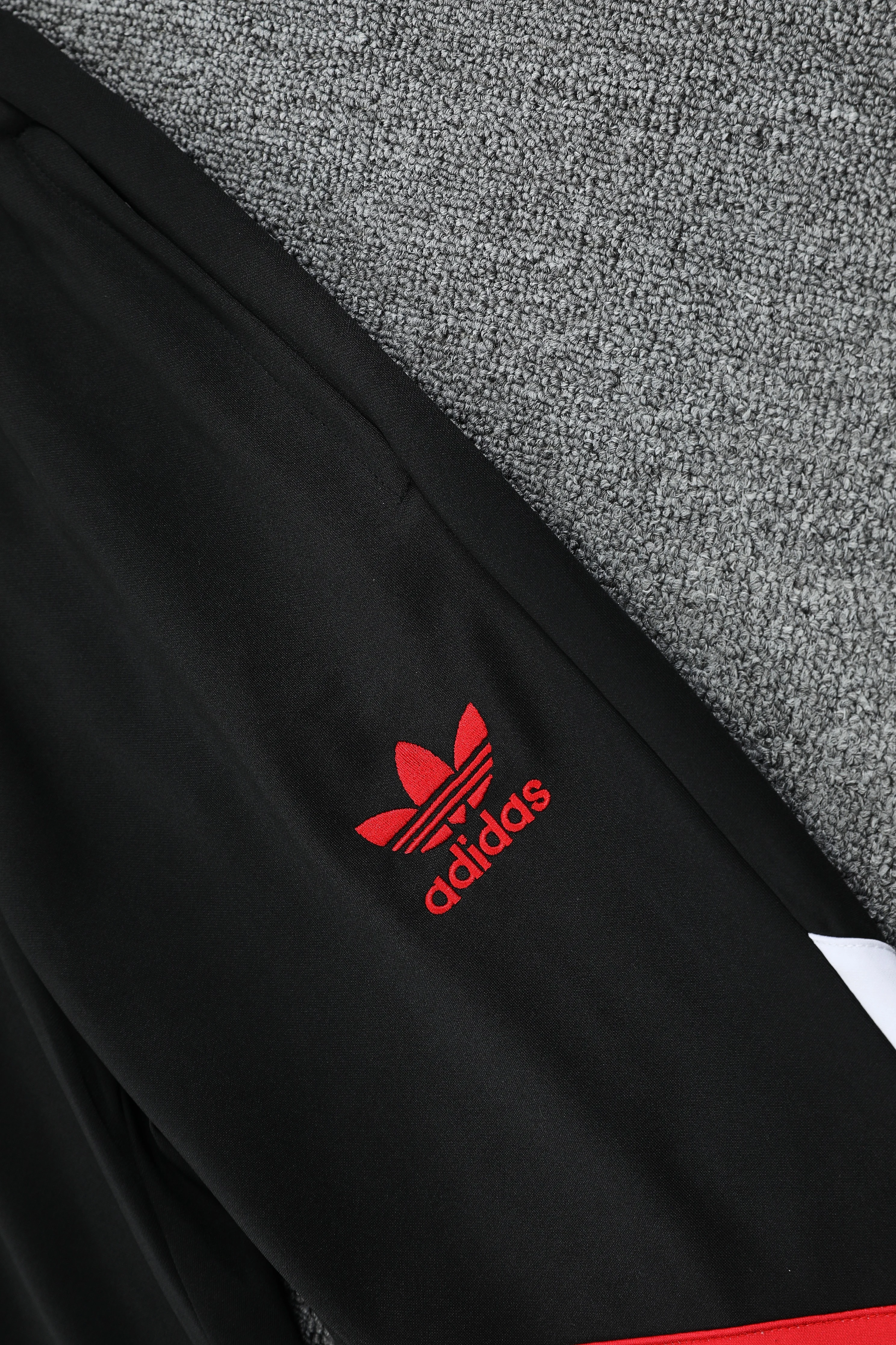 2025-26 Manchester United Black Training Hooded Jersey view 8