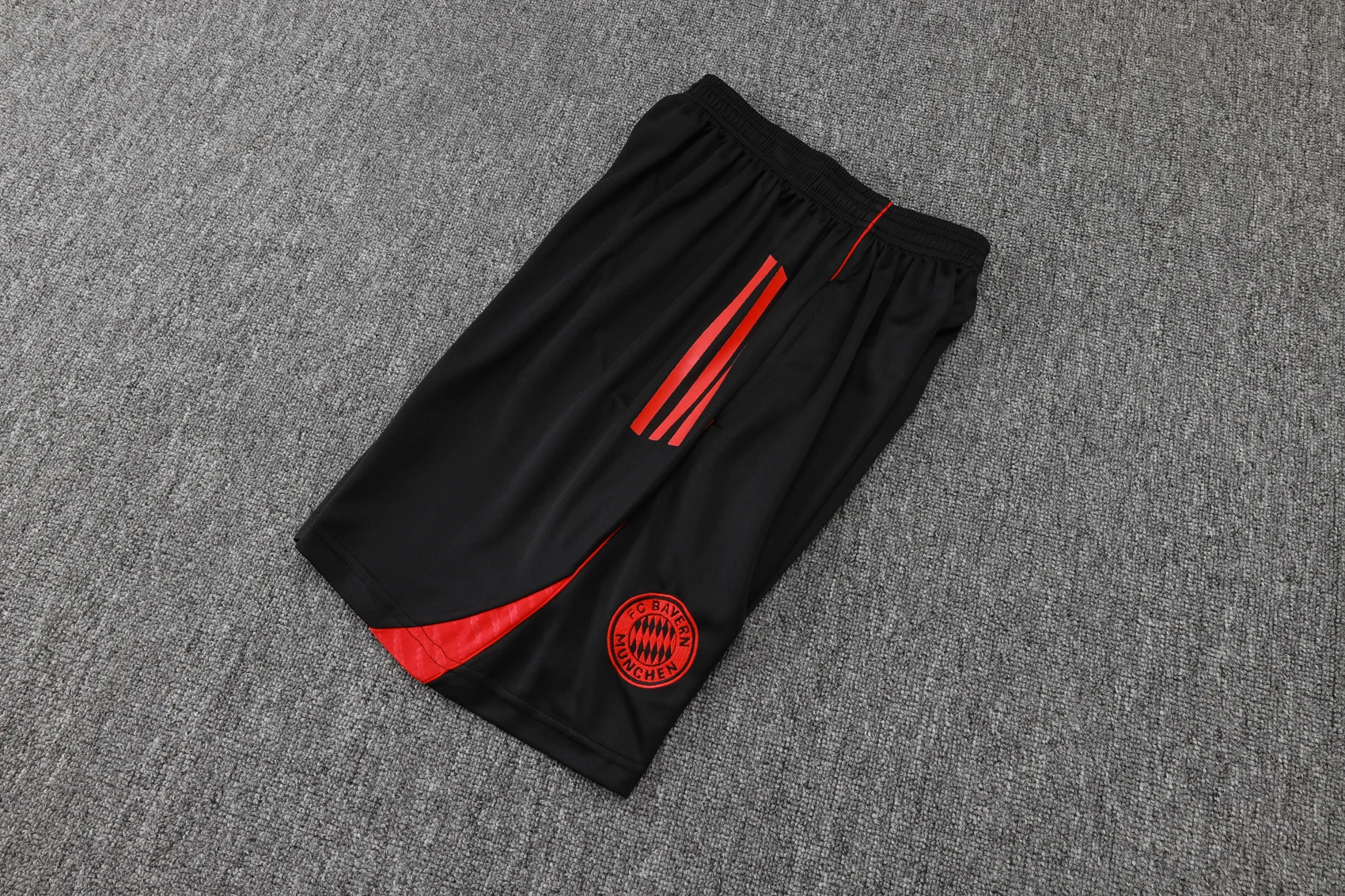 2025-26 season Bayern Munich black short-sleeved training kit view 15