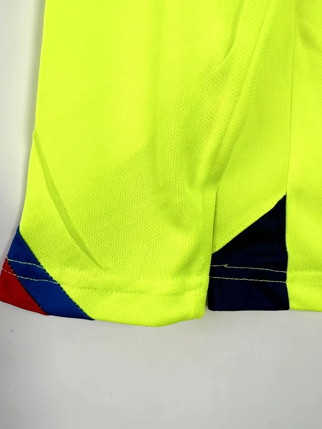 2005-06 Barcelona Away Long Sleeve Retro Jersey view 7