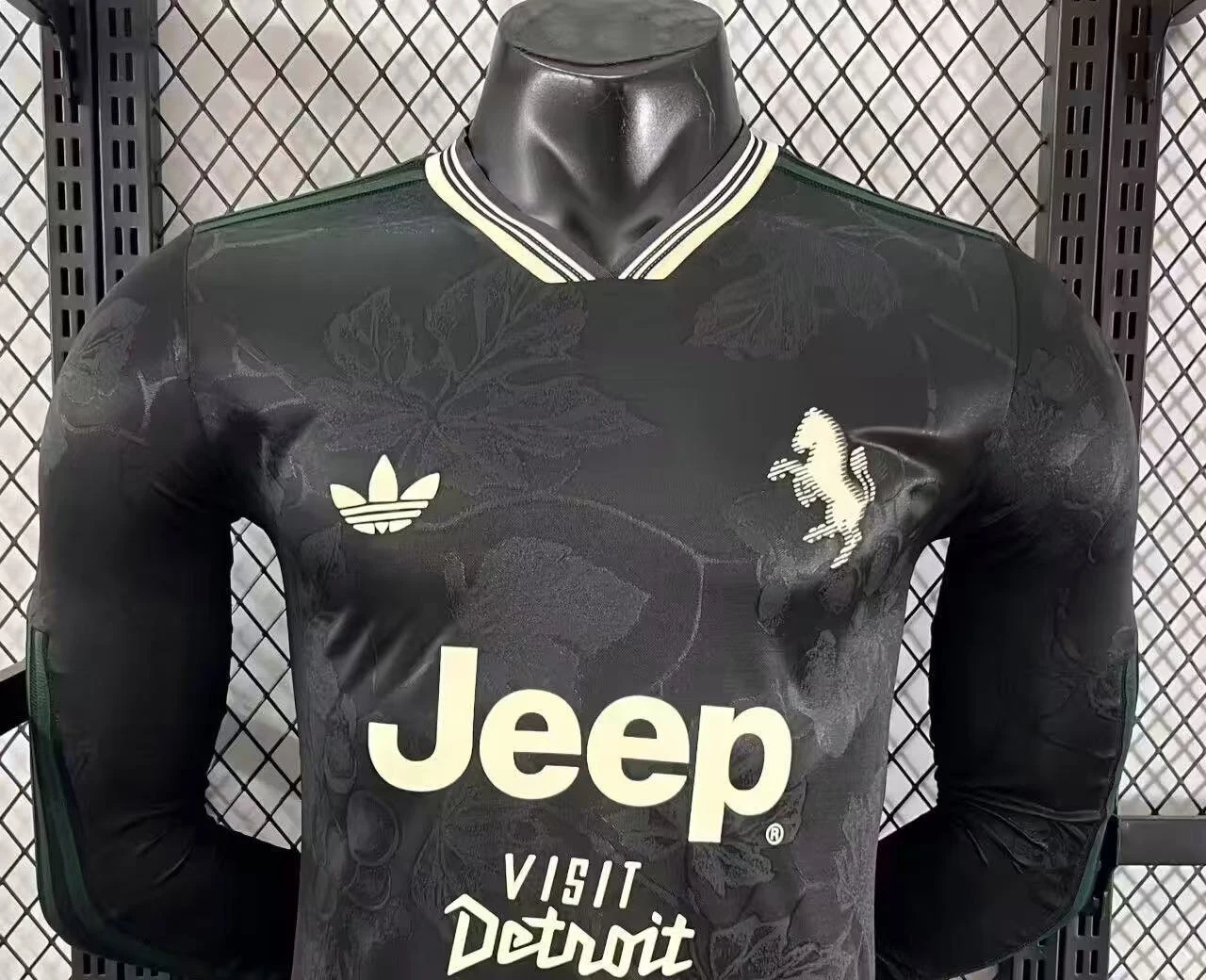 2025-26 Juventus Second Away Long-Sleeve Jersey - Player Version view 3