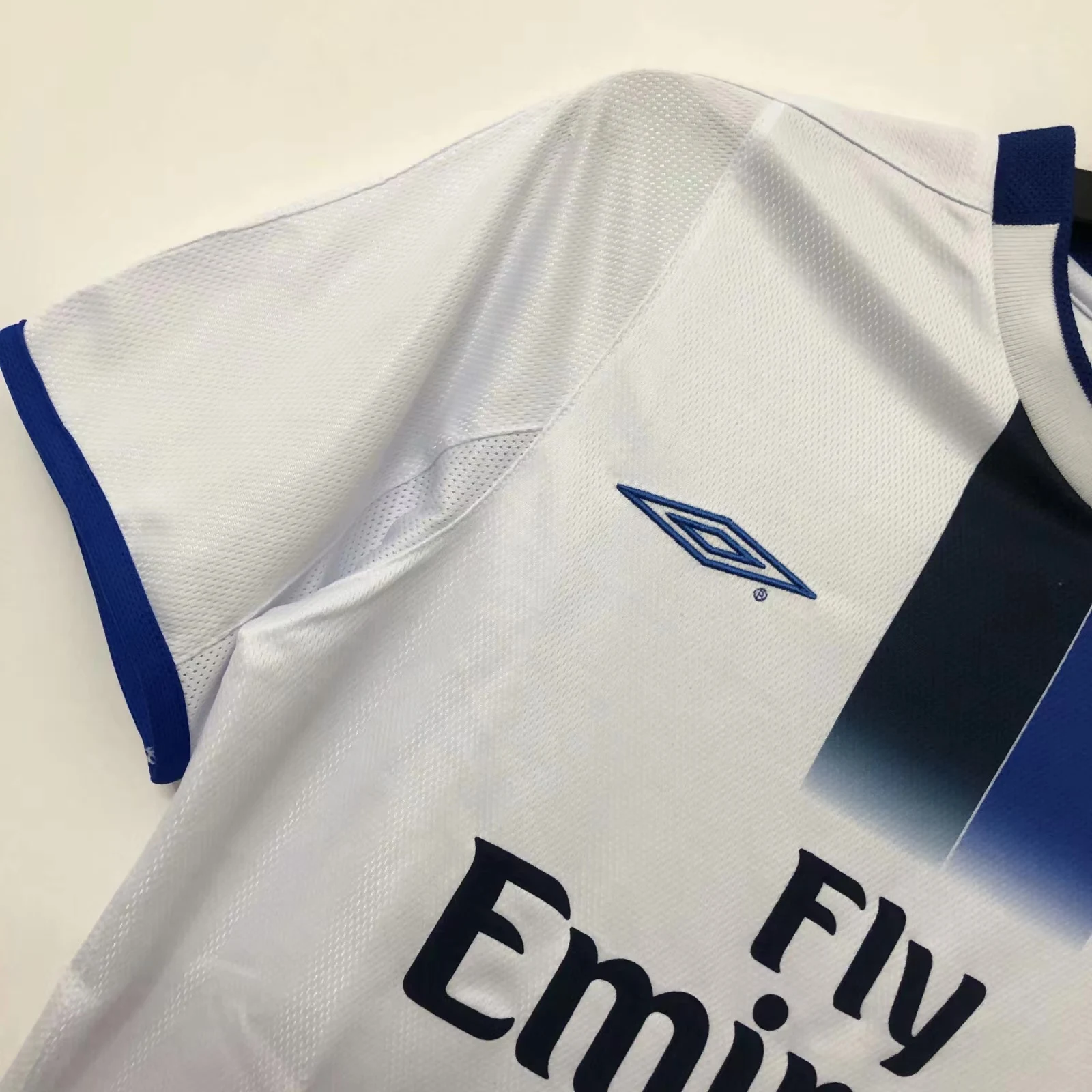 2003 Chelsea Away Retro Kit view 9