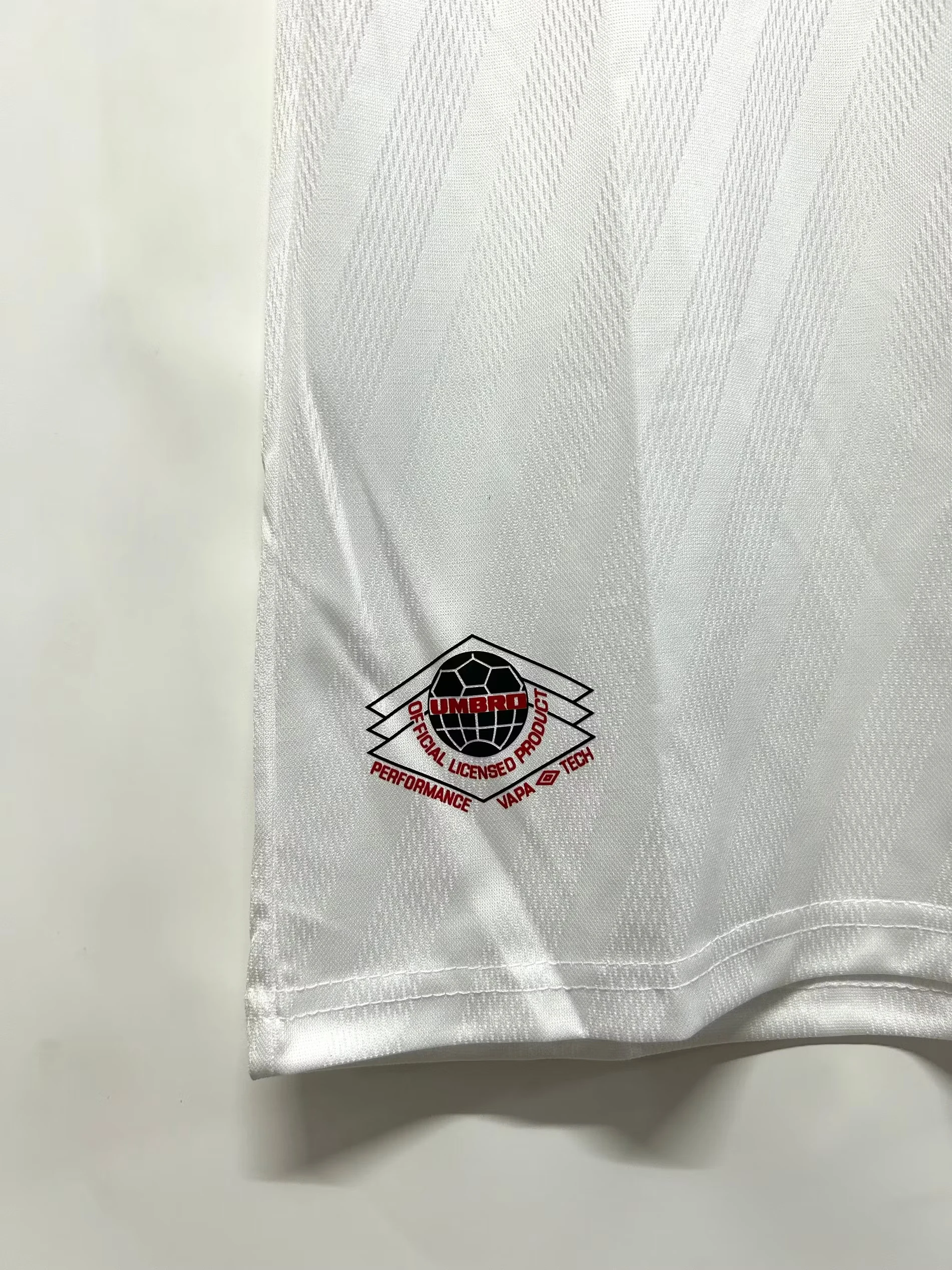 1996-97 Manchester United Away Retro Shirt view 4
