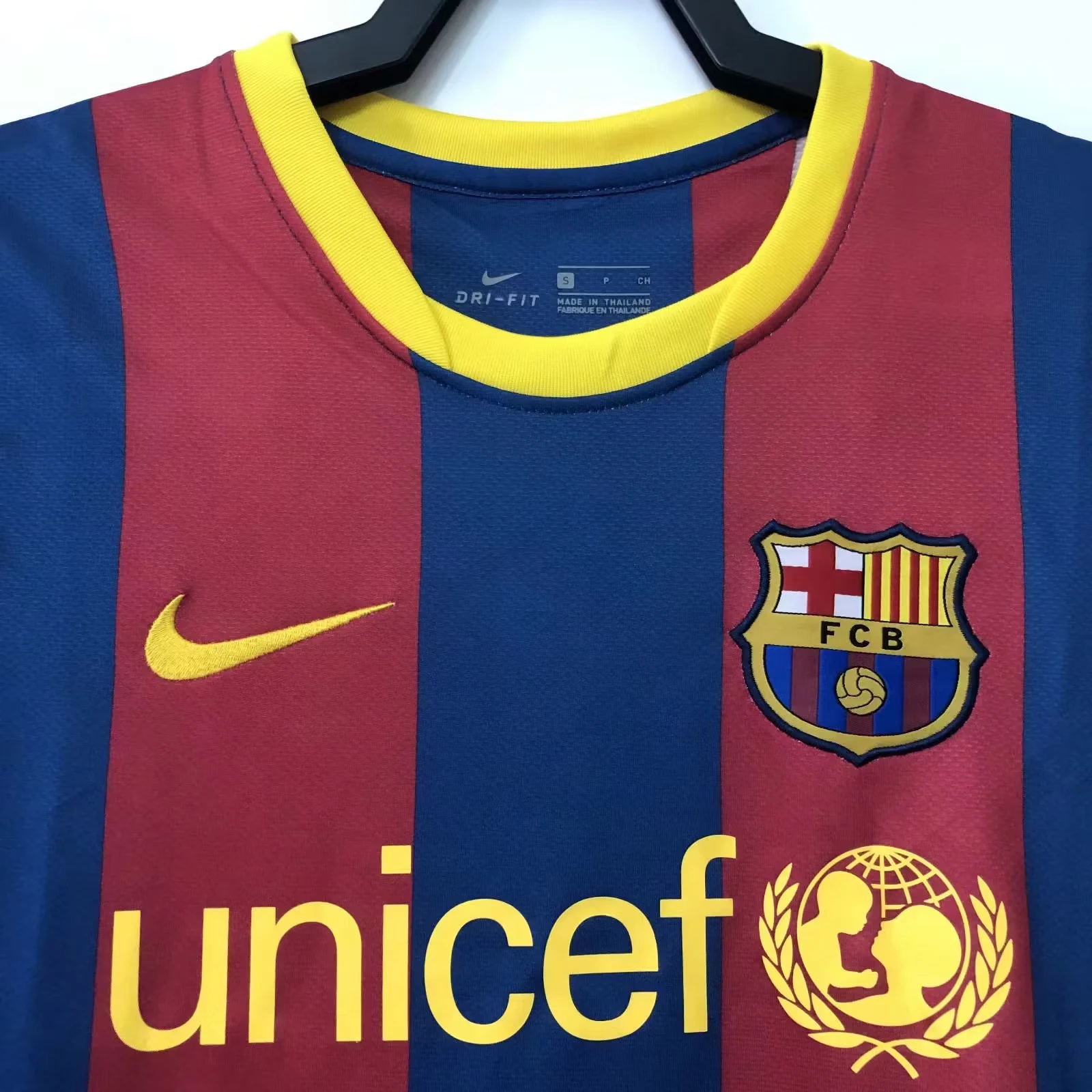2010-11 Barcelona Home Retro Jersey view 10
