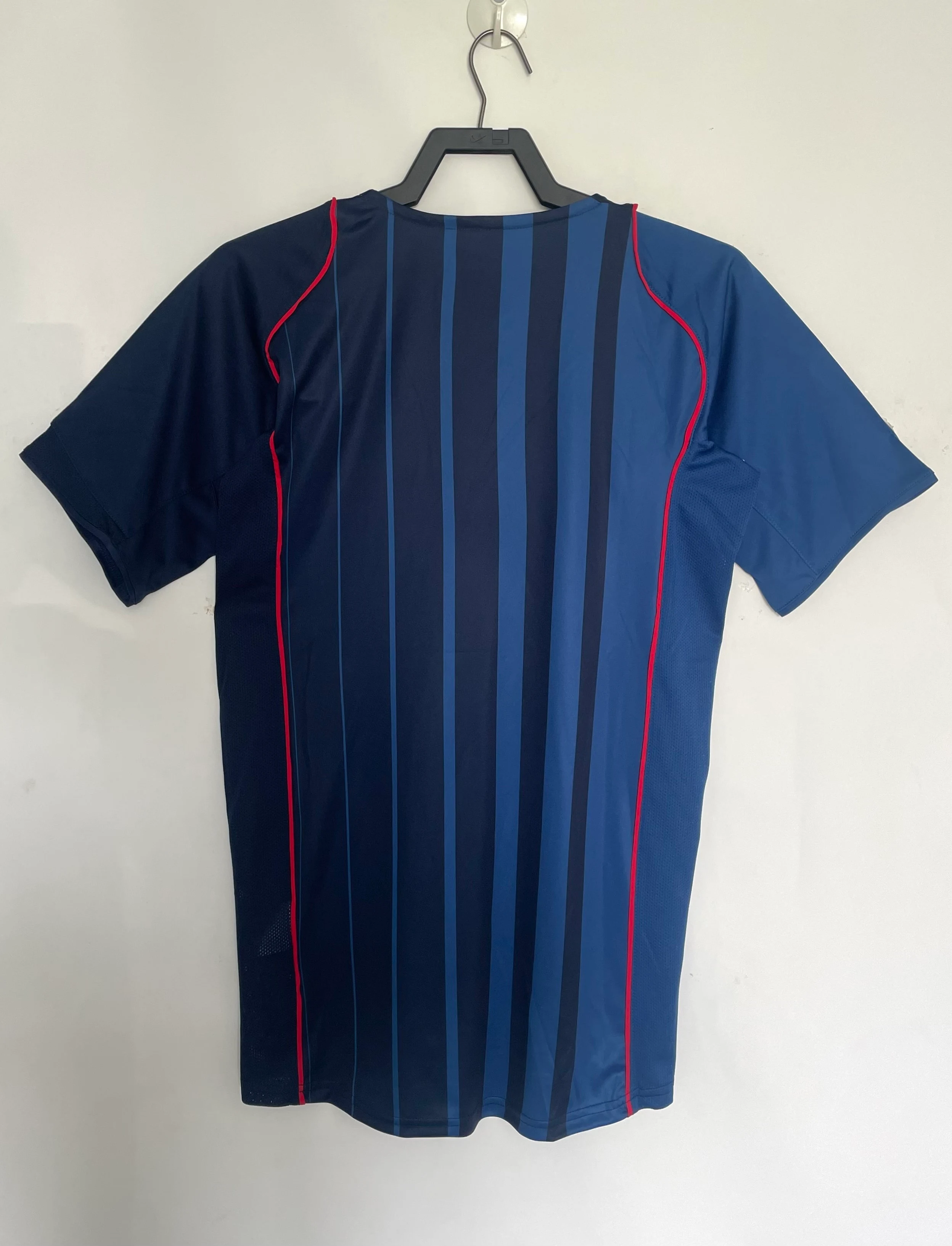 2004-05 Barcelona Away Retro Jersey view 2