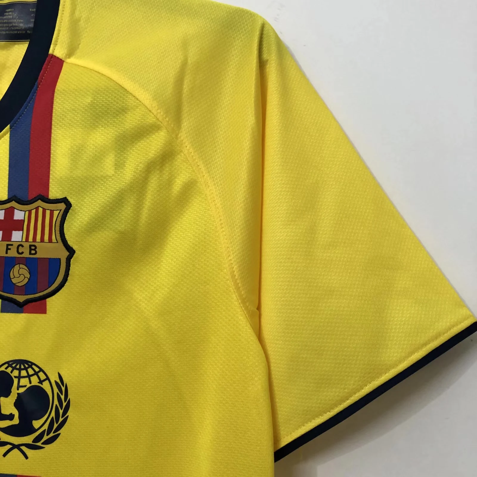 2008-09 Barcelona Away Retro Jersey view 8