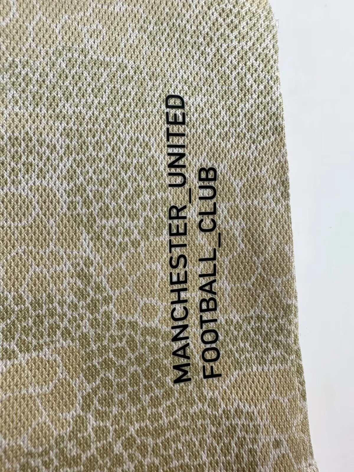 2019–20 Manchester United Retro Away Kit view 8
