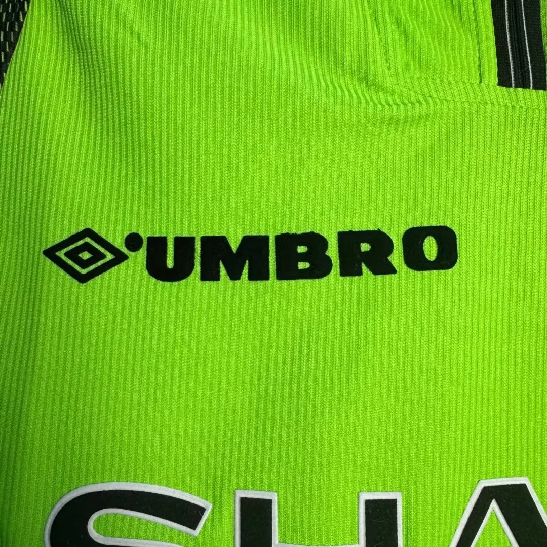1998-99 Manchester United Green Goalkeeper Long Sleeve Retro Shirt view 8
