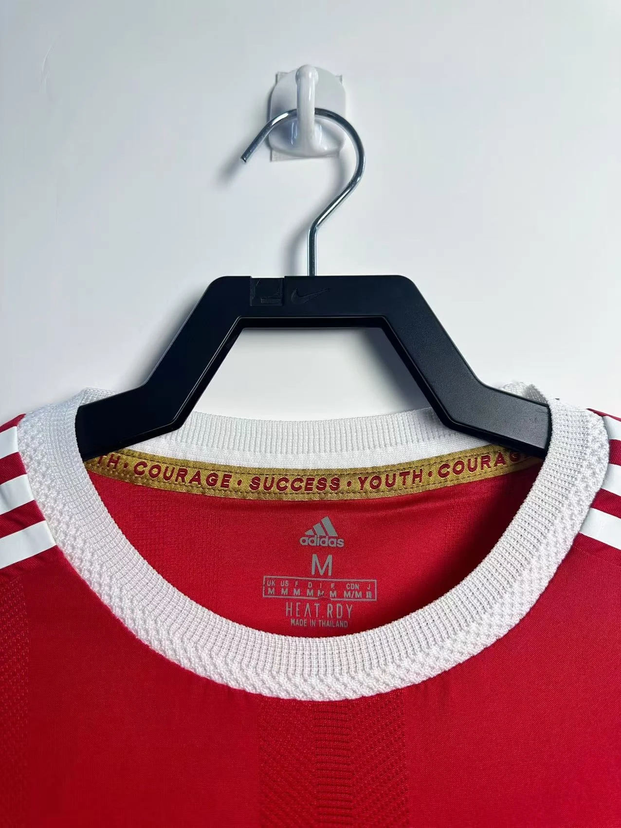 2021-22 Manchester United Home Retro Shirt view 8
