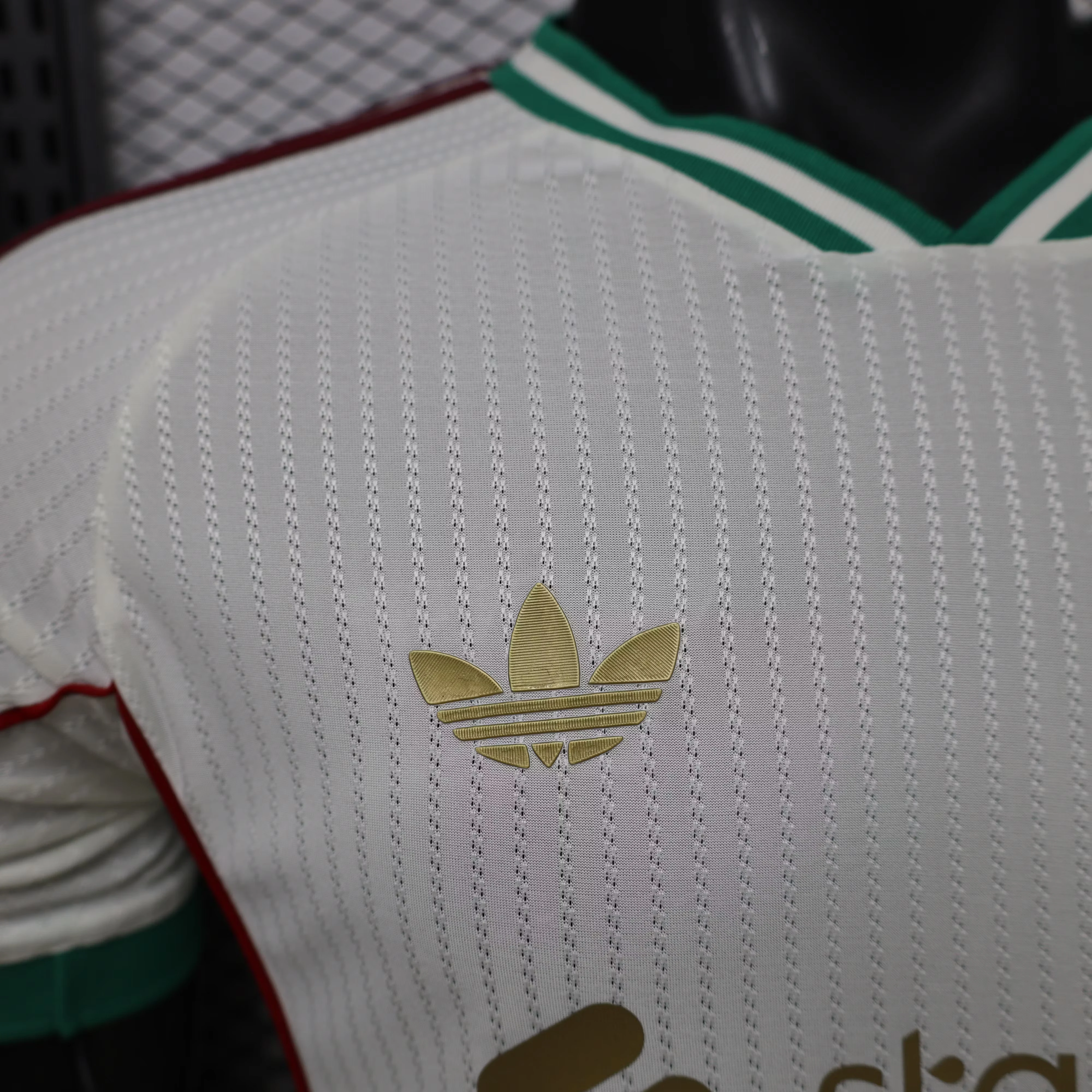 2025-26 Liverpool Retro Casual Jersey view 4