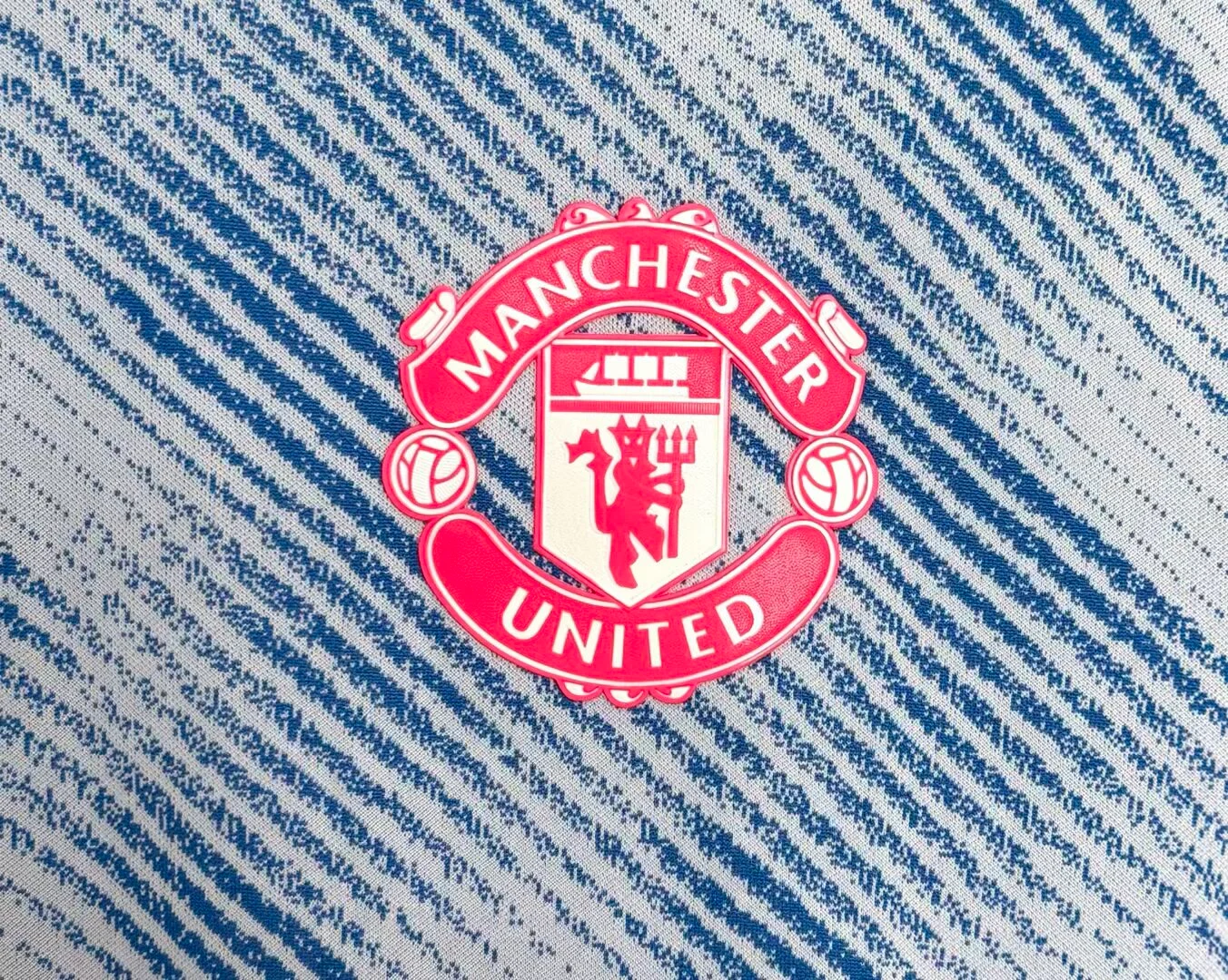 2021-22 Manchester United Away Retro Jersey – Player Version view 7