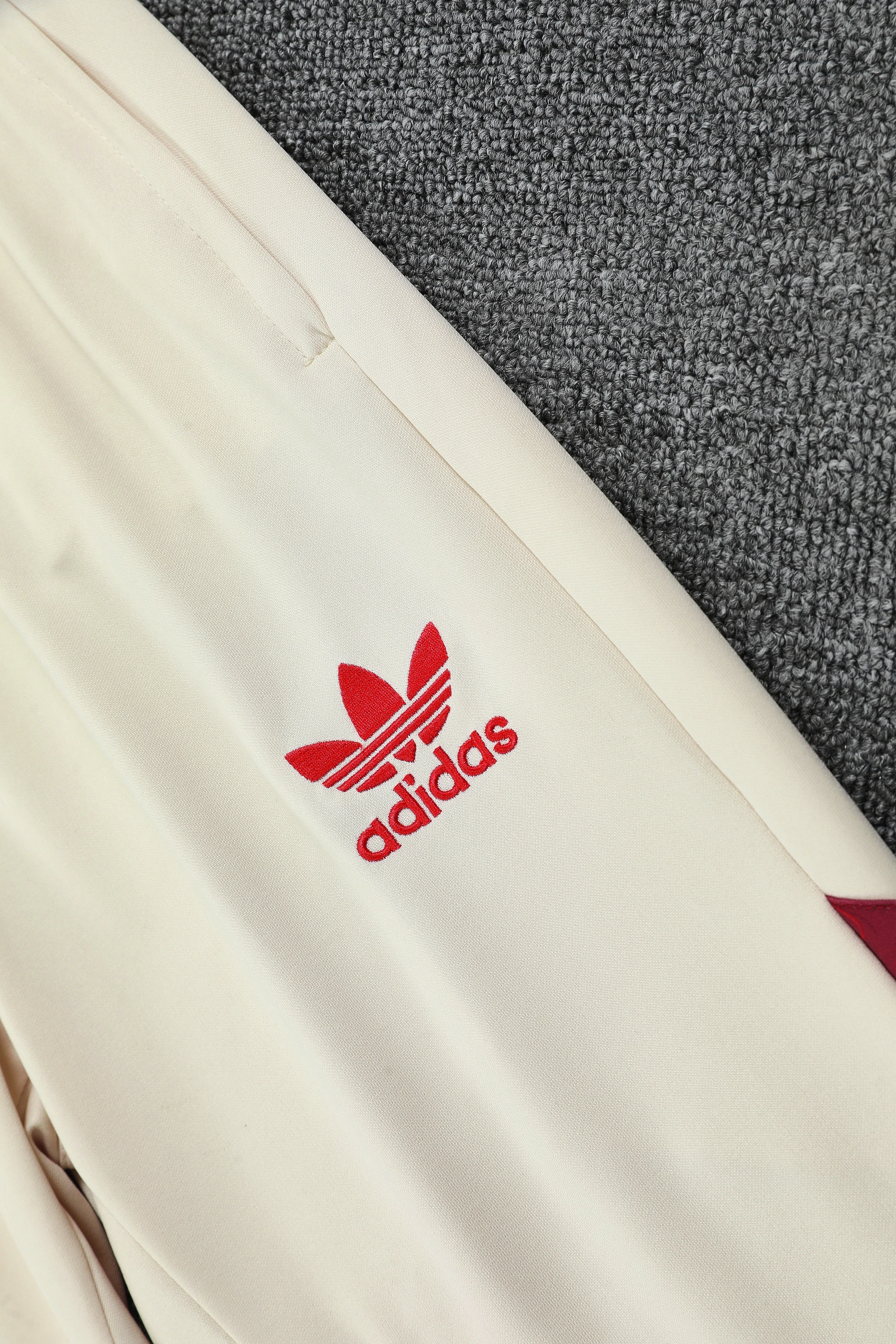 2025-26 Bayern Munich off-white training hooded jersey view 6