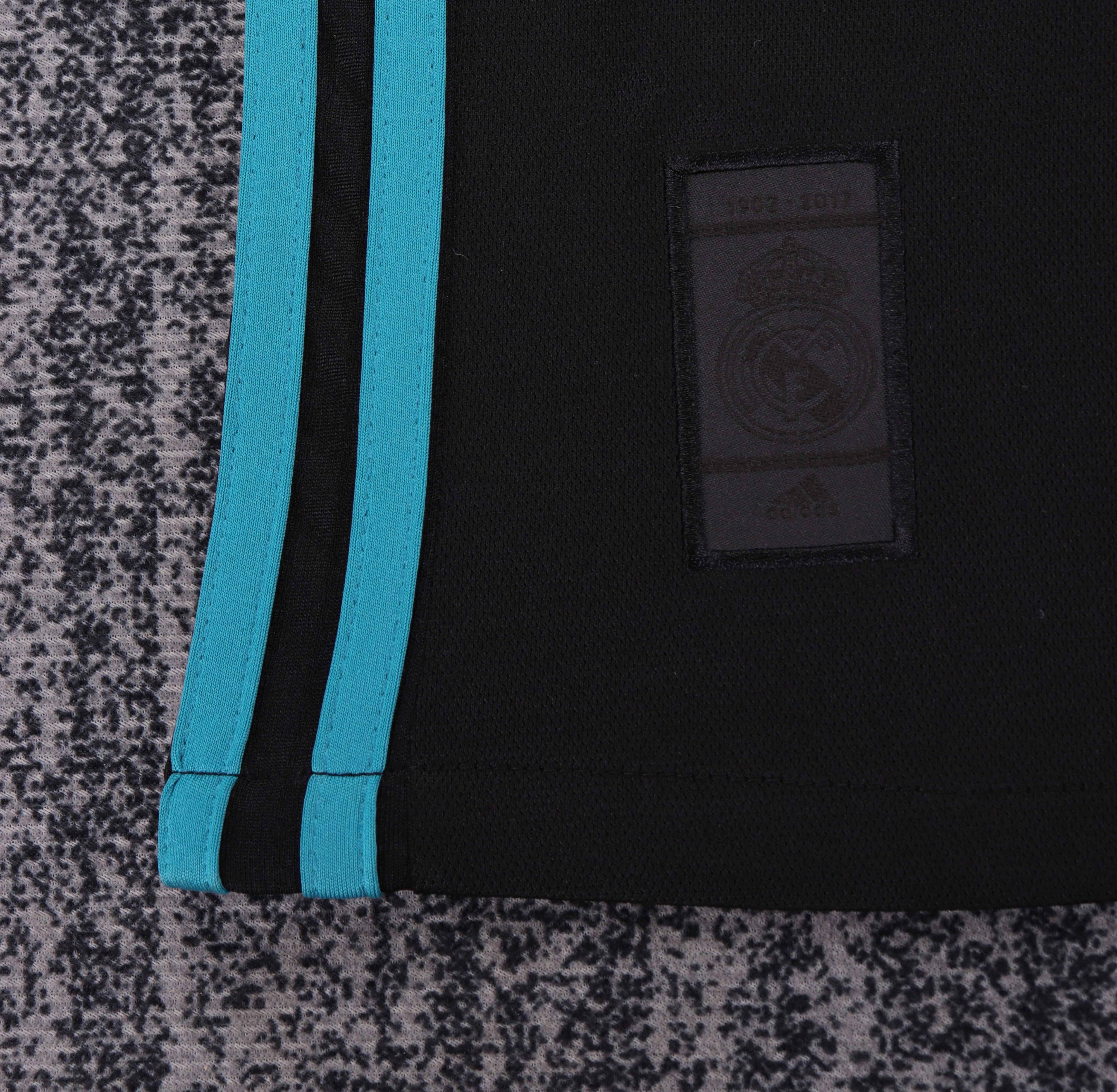 2017-18 Real Madrid Away Retro Shirt - Kids Sizes view 7