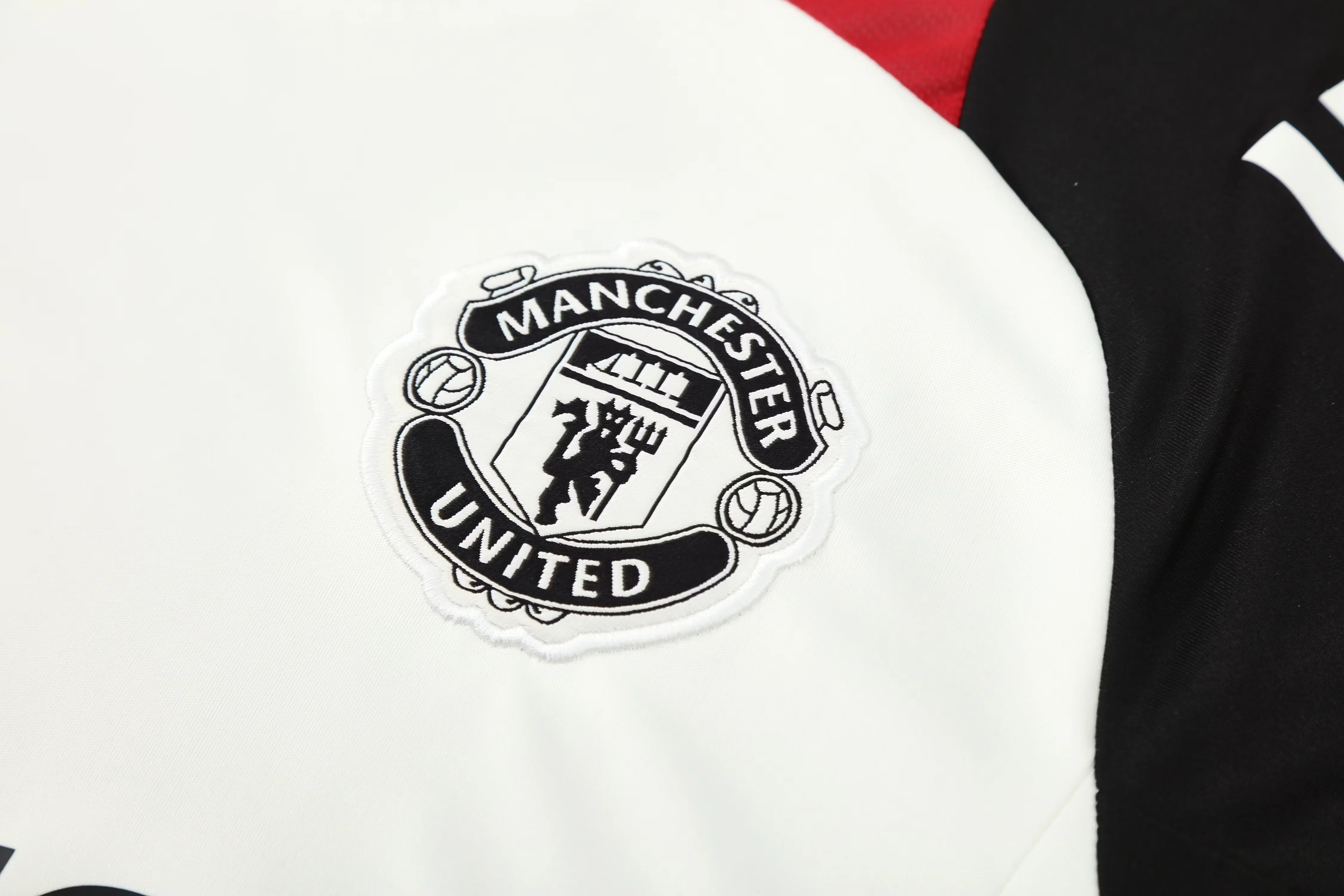 2025-26 Manchester United white short-sleeved training jersey view 10