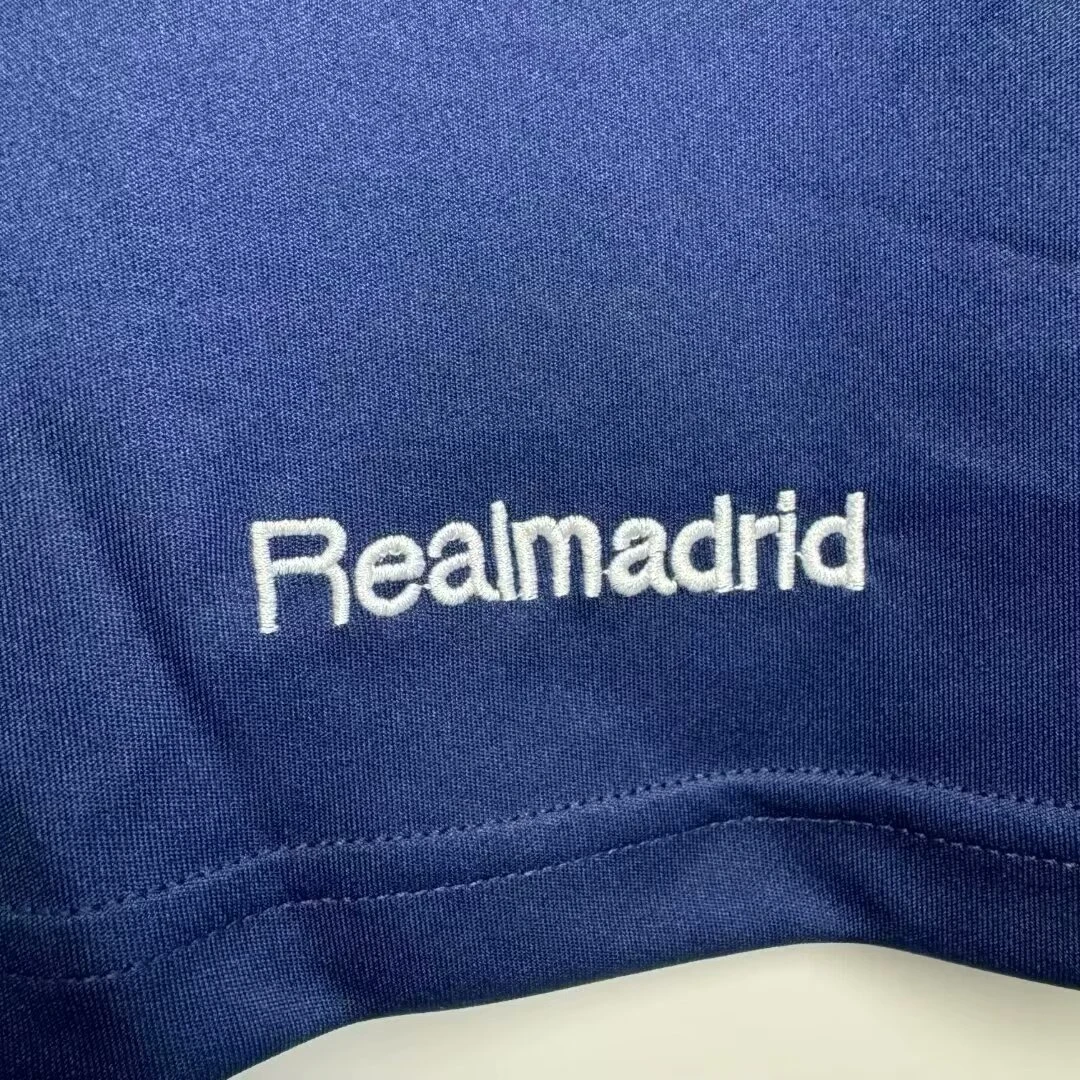 2005-06 Real Madrid Away Retro Jersey view 3