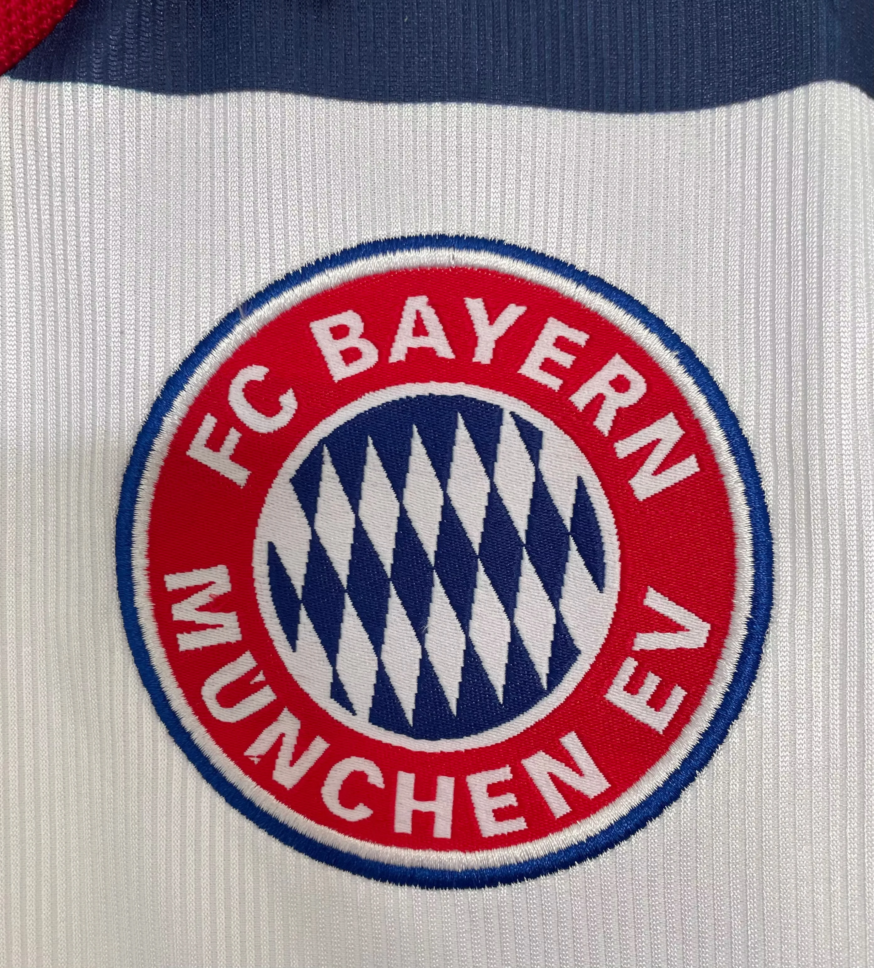 1998-00 Bayern away retro jersey view 7