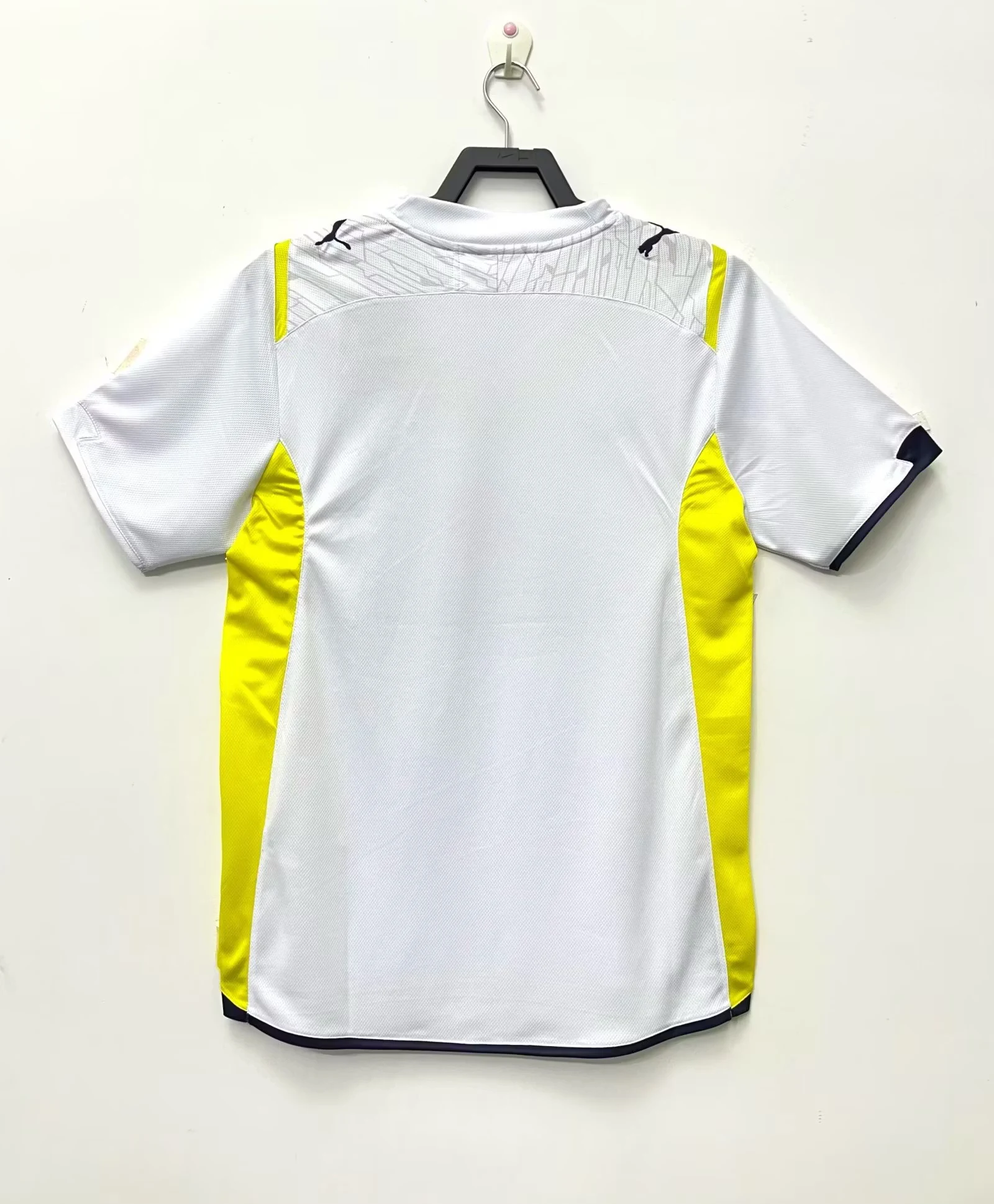 2009-10 Tottenham Hotspur Home Retro Kit view 2