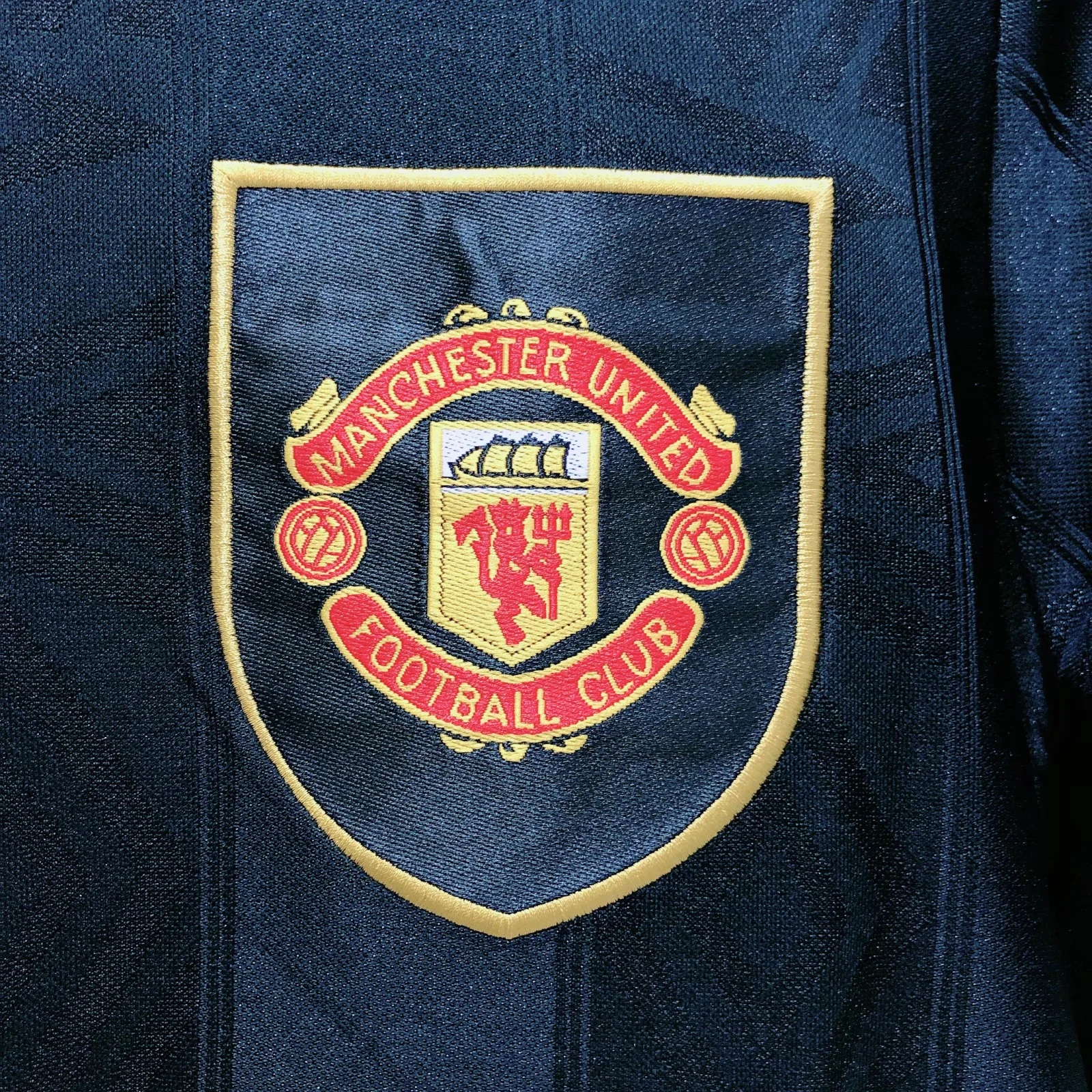 1993-94 Manchester United Away Retro Shirt view 7