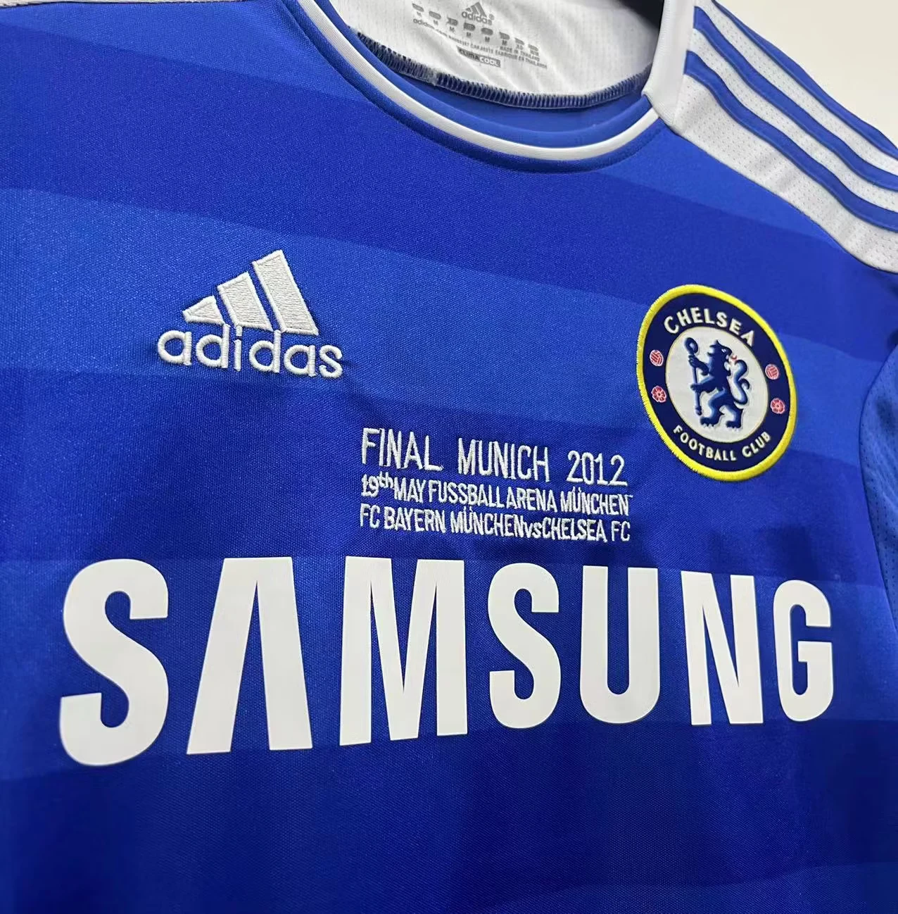 2011-12 Chelsea Home Retro Shirt view 4