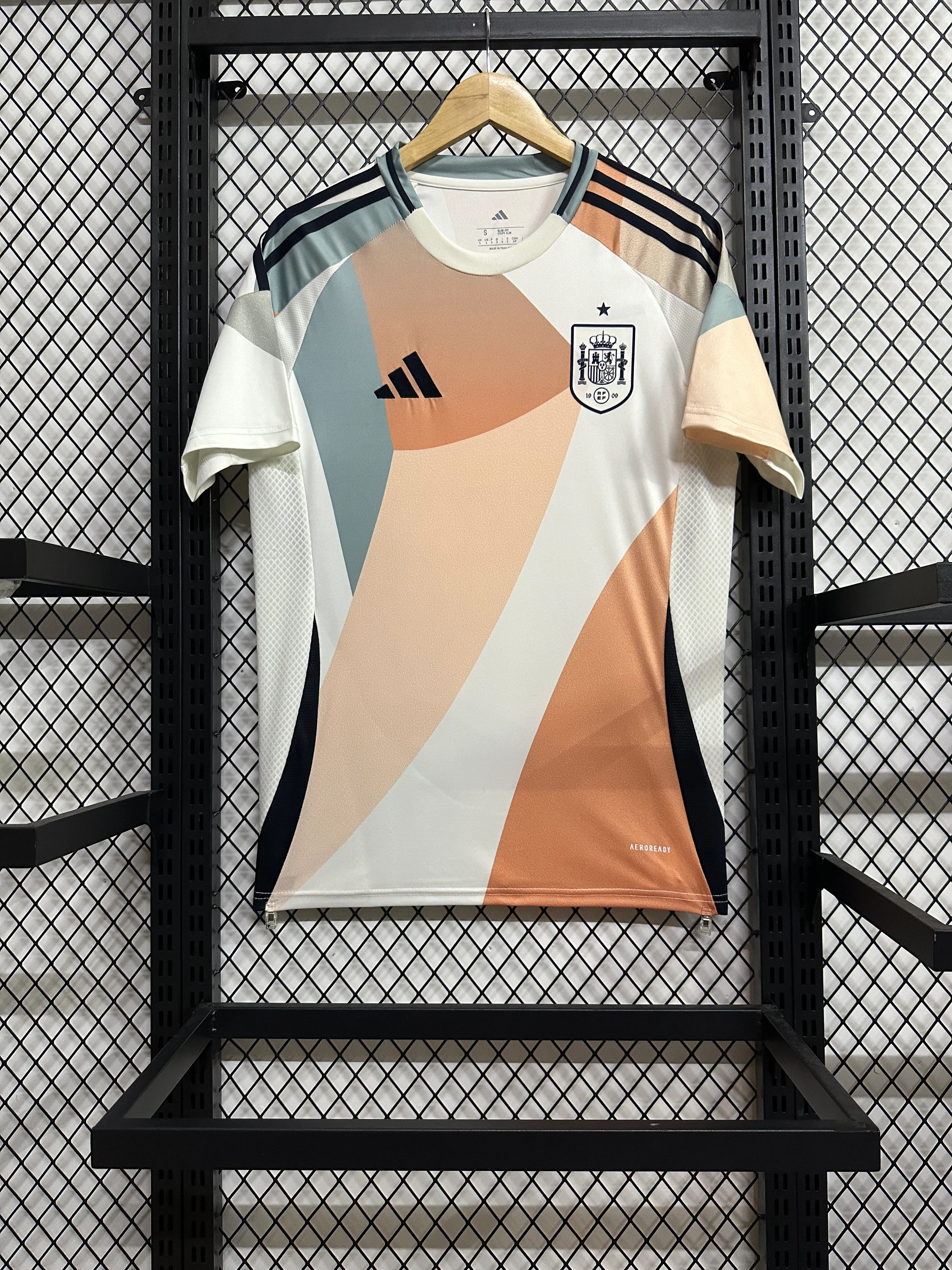 2025-26 Spain Away Kit view 8